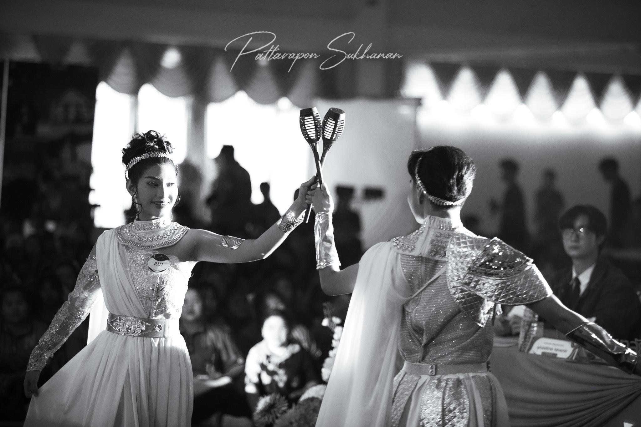 ผลงานรับปริญญา มหาวิทยาลัยราชภัฏหมู่บ้านจอมบึง โดย title photo ภาพที่ 11