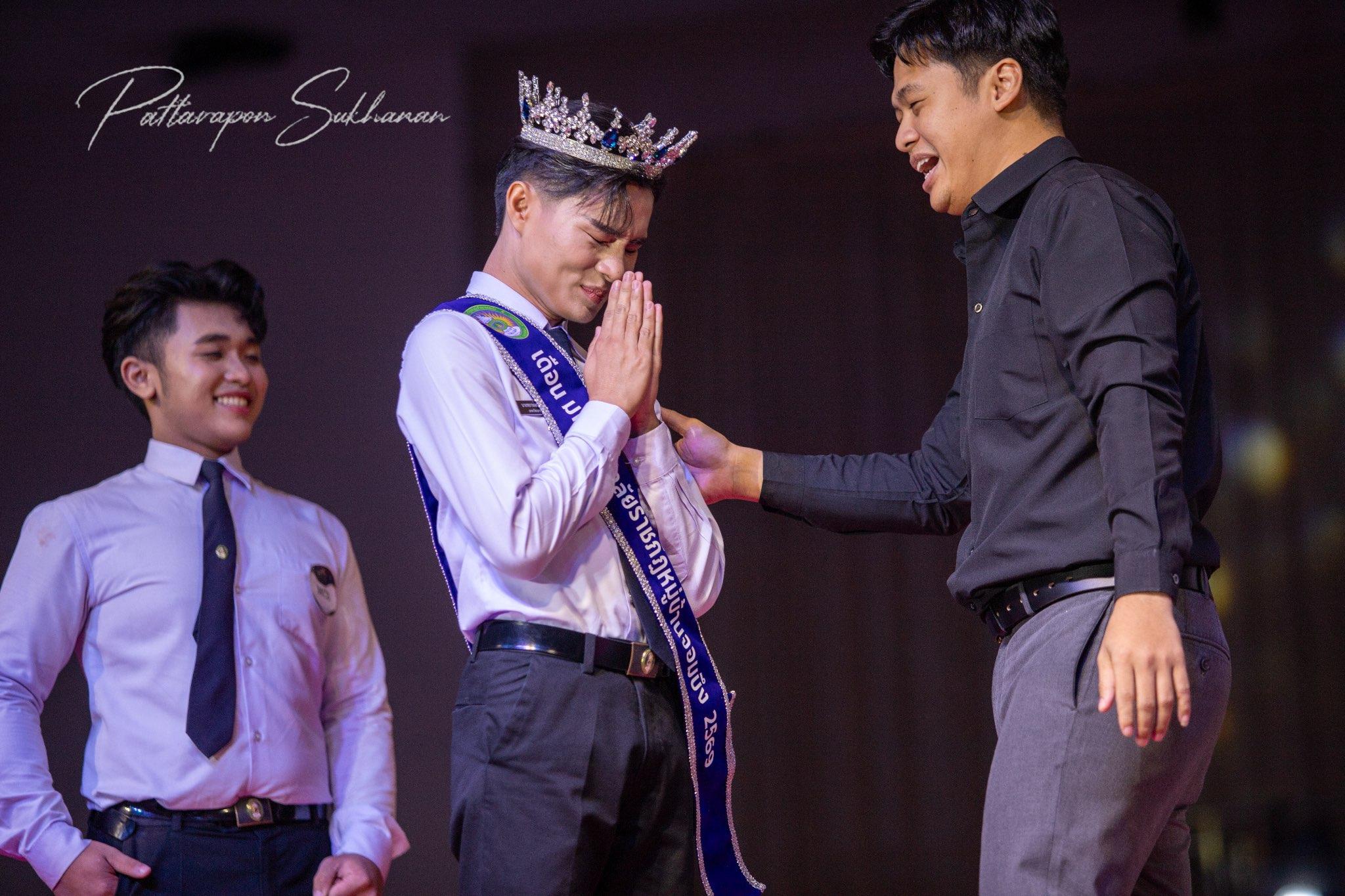 ผลงานรับปริญญา มหาวิทยาลัยราชภัฏหมู่บ้านจอมบึง โดย title photo ภาพที่ 4
