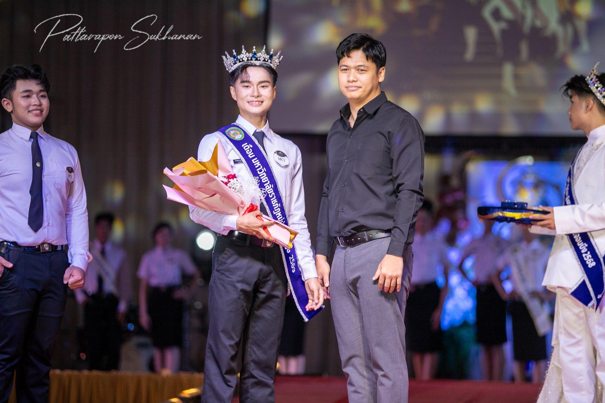 ผลงานรับปริญญา มหาวิทยาลัยราชภัฏหมู่บ้านจอมบึง โดย title photo ภาพที่ 3