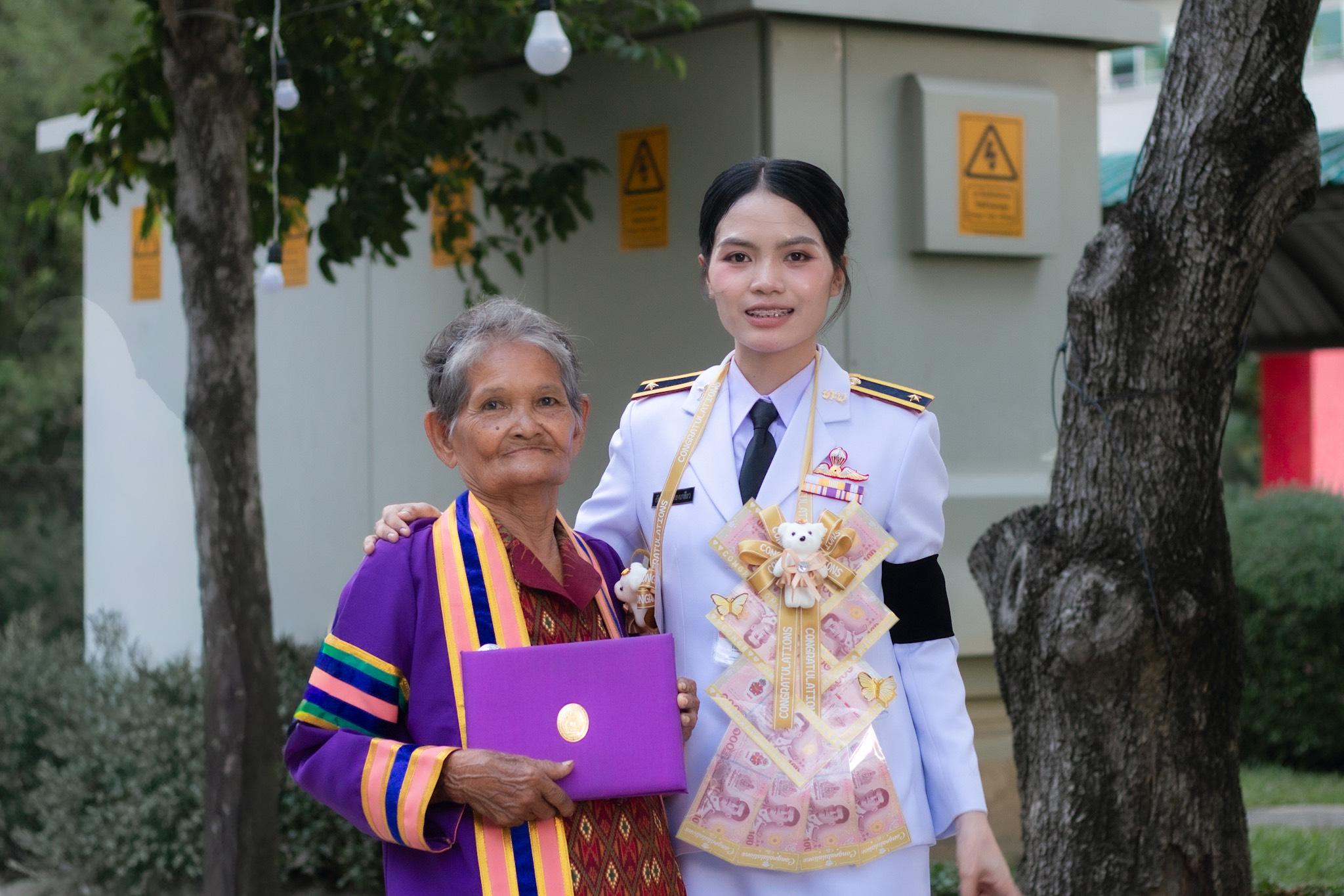 ผลงานรับปริญญา มหาวิทยาลัยราชภัฏบ้านสมเด็จเจ้าพระยา โดย JJ Photo Gen Z ภาพที่ 12
