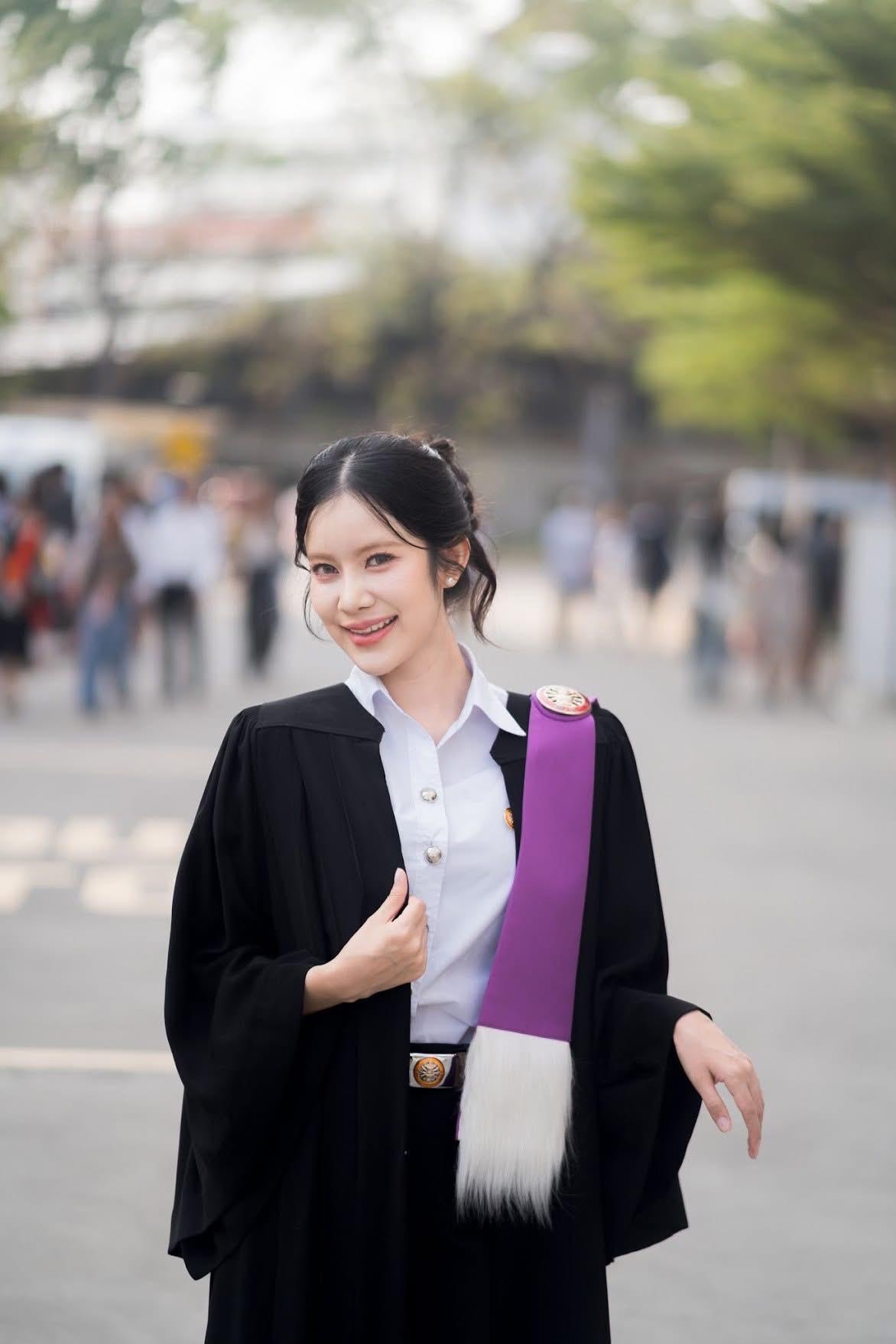 ผลงานรับปริญญา โดย Novemb ภาพที่ 16