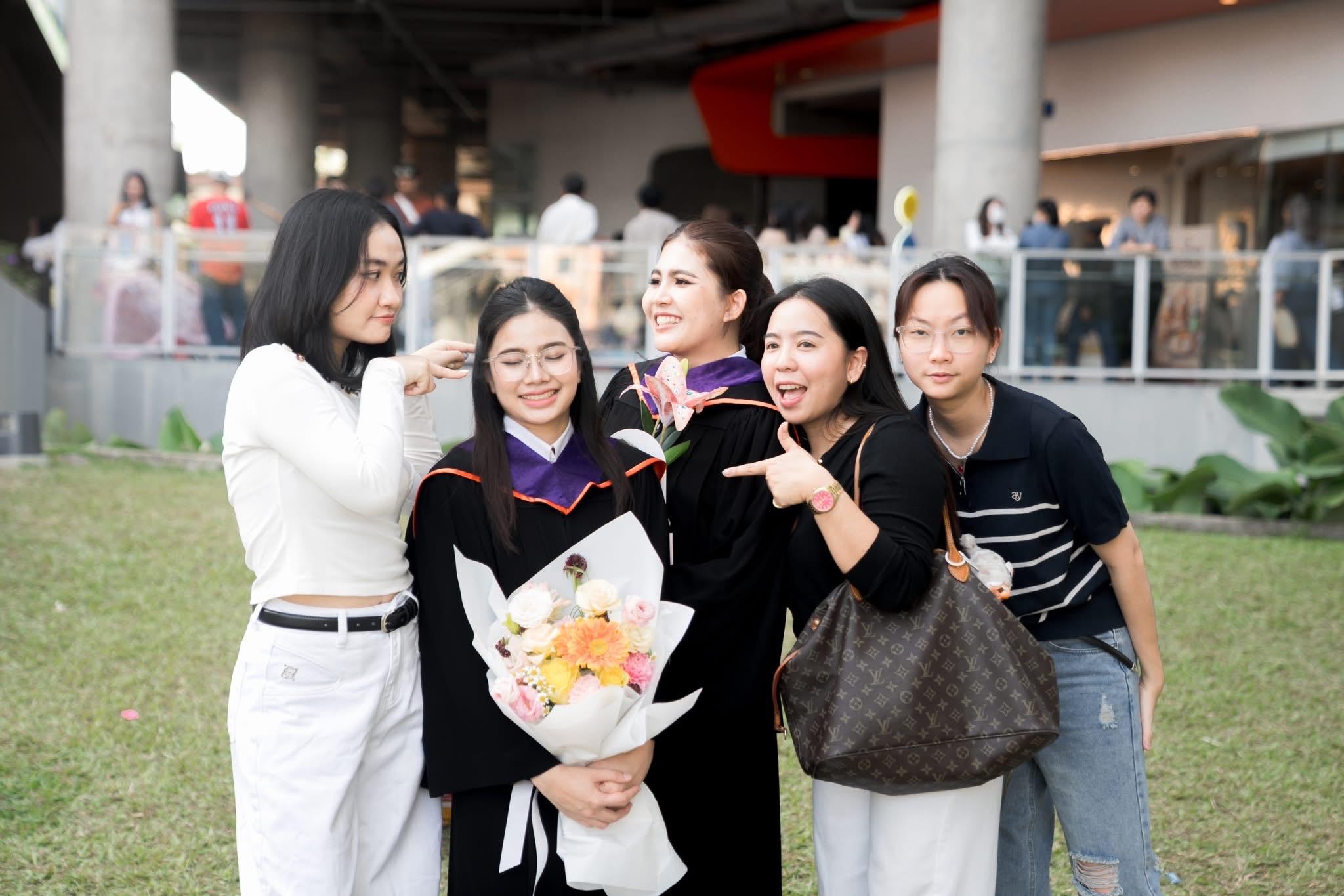 ผลงานรับปริญญา โดย Novemb ภาพที่ 3