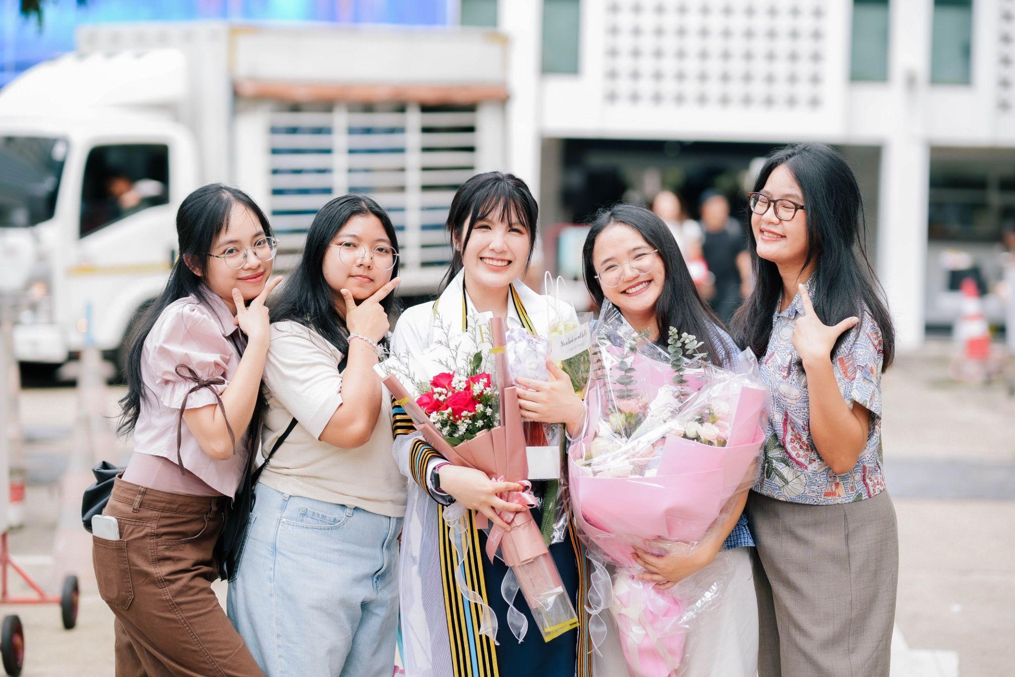 ผลงานรับปริญญา จุฬาลงกรณ์มหาวิทยาลัย โดย lensblur ภาพที่ 15
