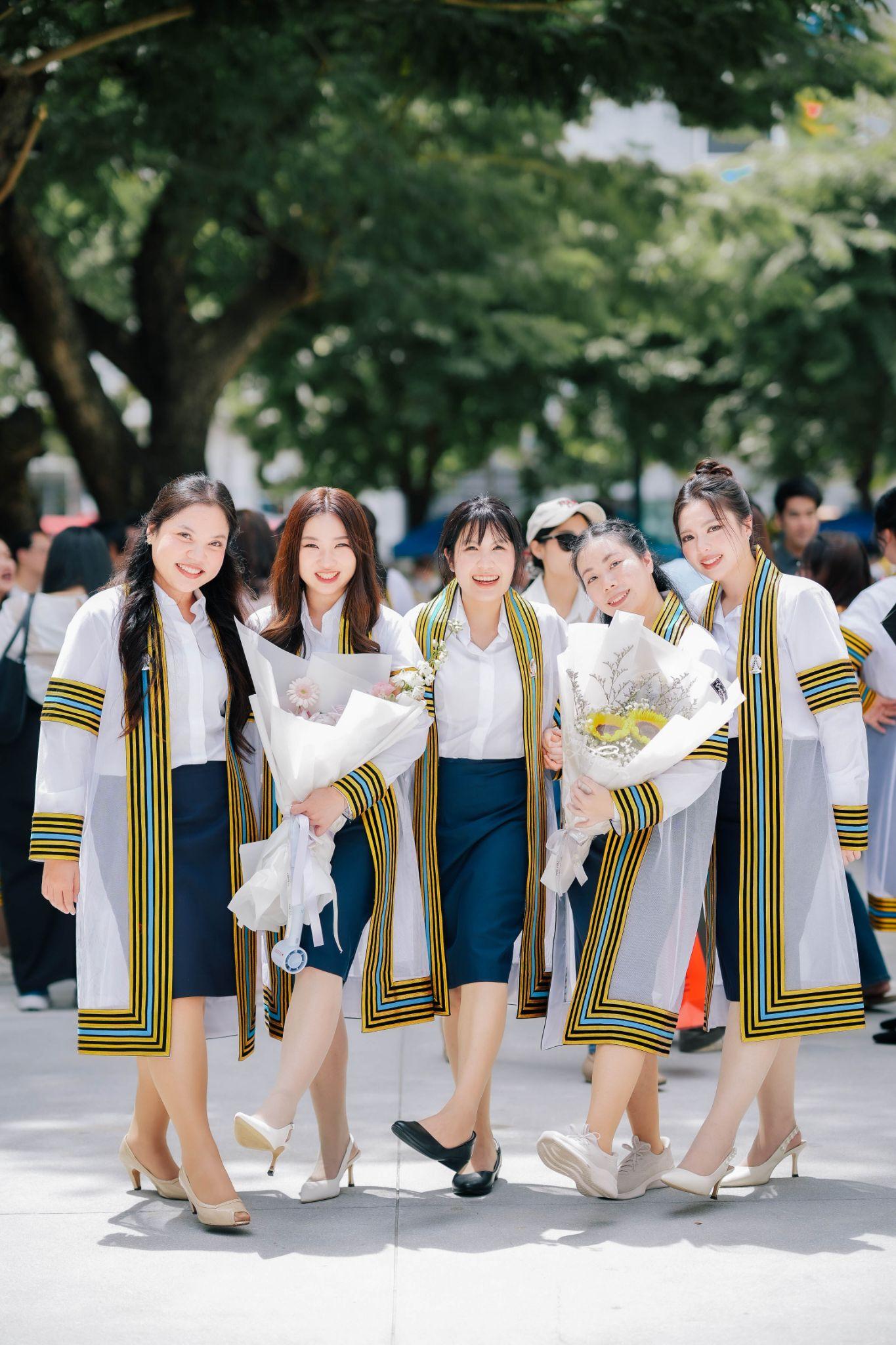 ผลงานรับปริญญา จุฬาลงกรณ์มหาวิทยาลัย โดย lensblur ภาพที่ 7