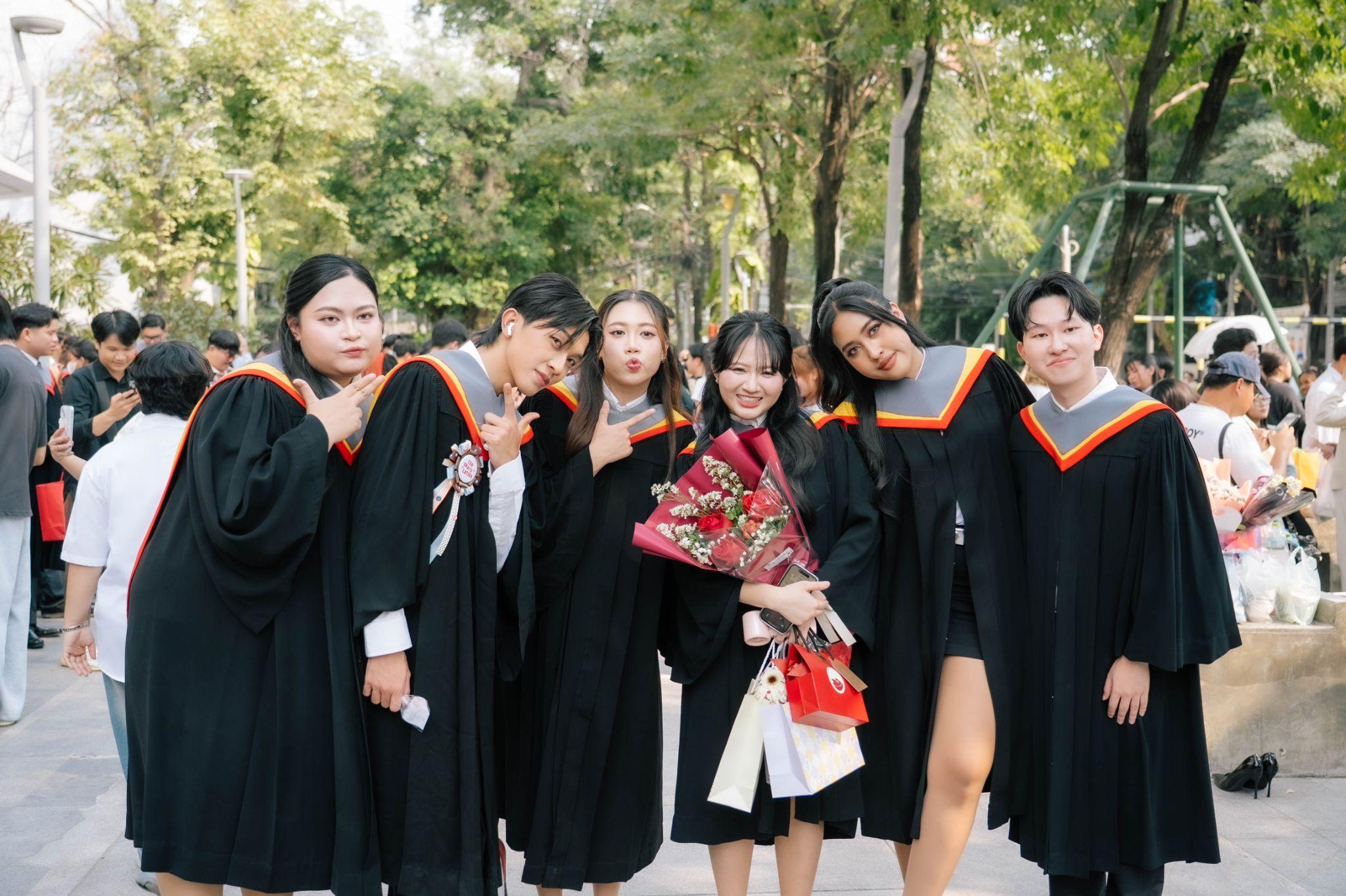 ผลงานรับปริญญา มหาวิทยาลัยศรีนครินทรวิโรฒ โดย lensblur ภาพที่ 7