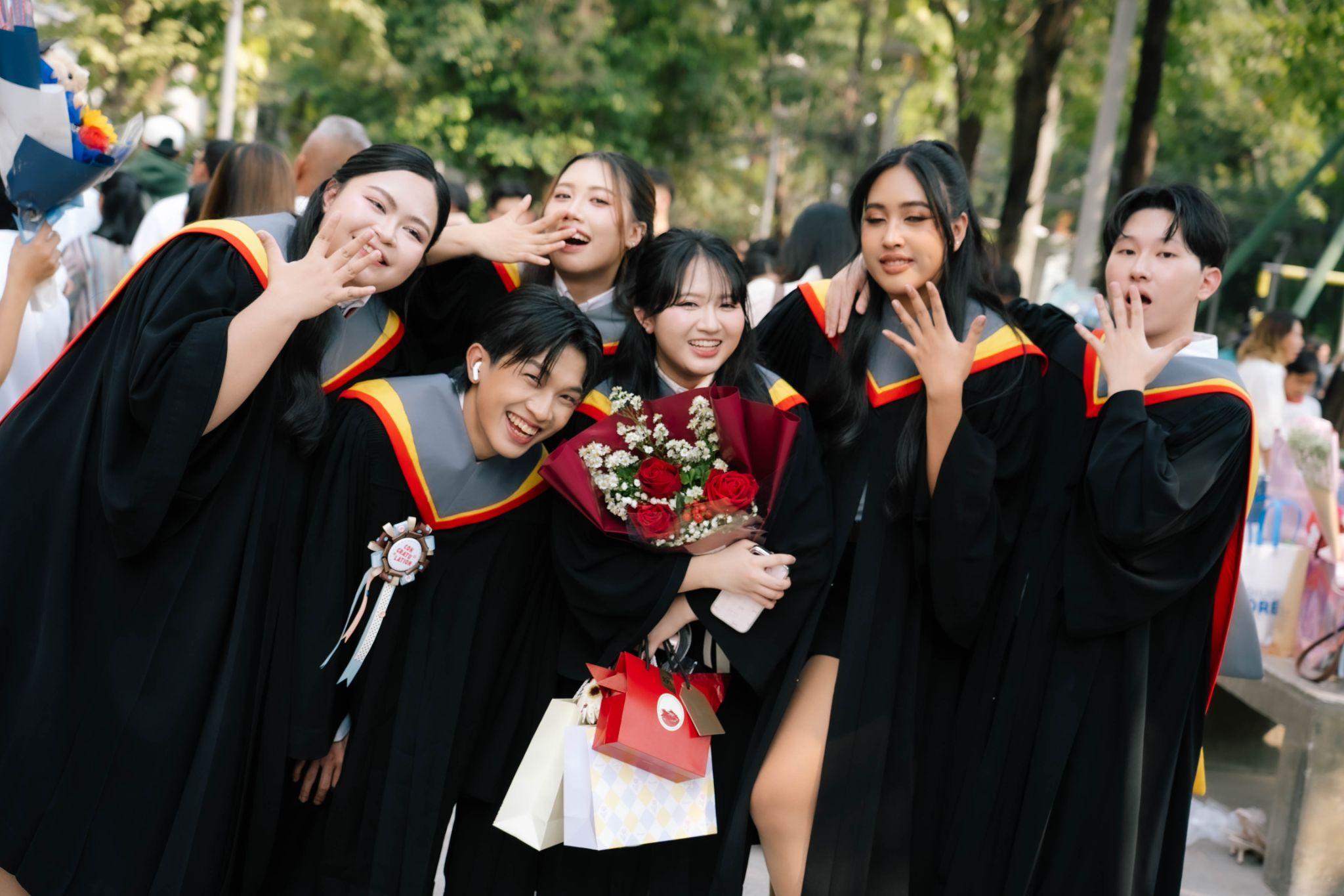 ผลงานรับปริญญา มหาวิทยาลัยศรีนครินทรวิโรฒ โดย lensblur ภาพที่ 9