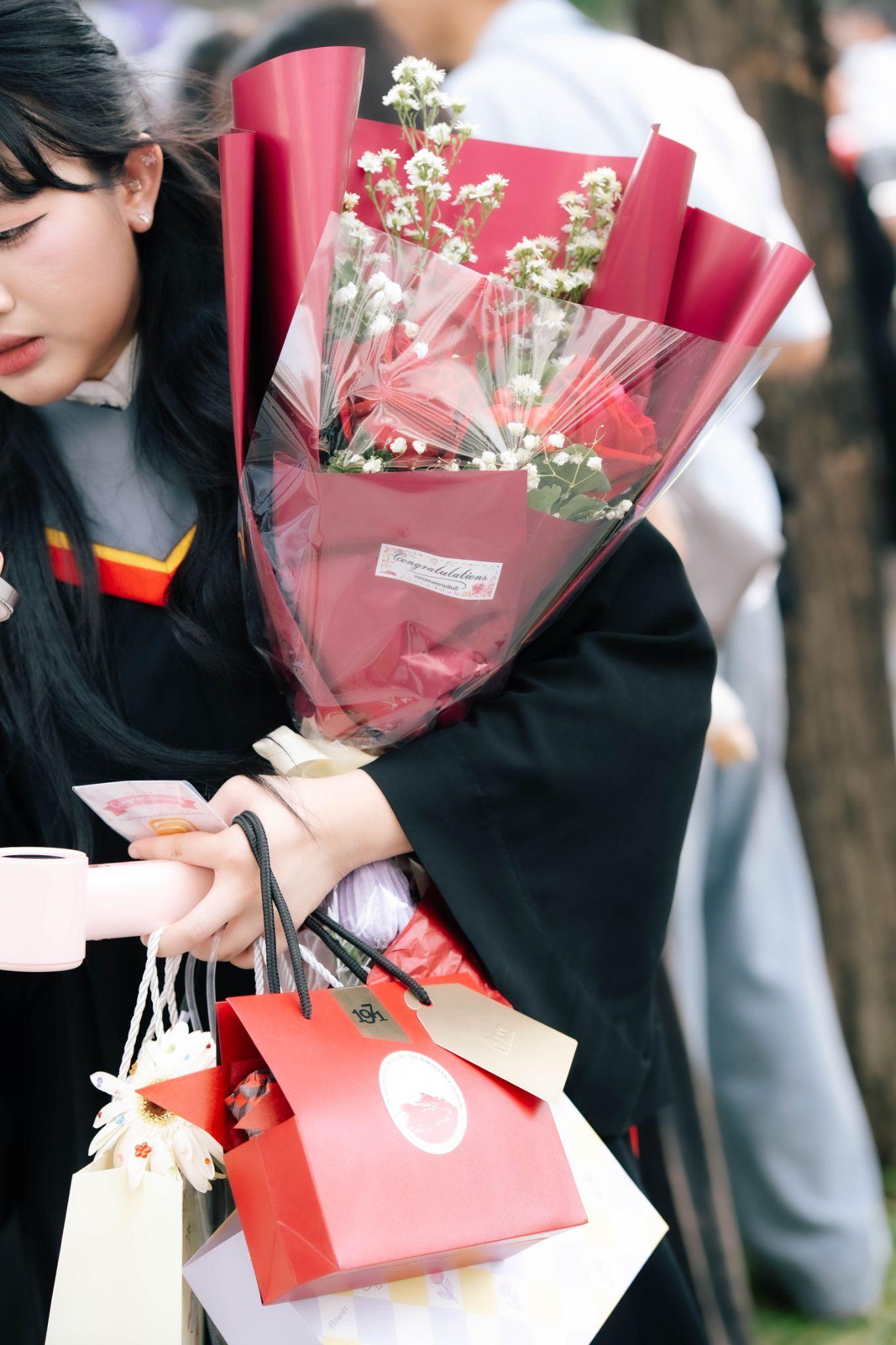 ผลงานรับปริญญา มหาวิทยาลัยศรีนครินทรวิโรฒ โดย lensblur ภาพที่ 4