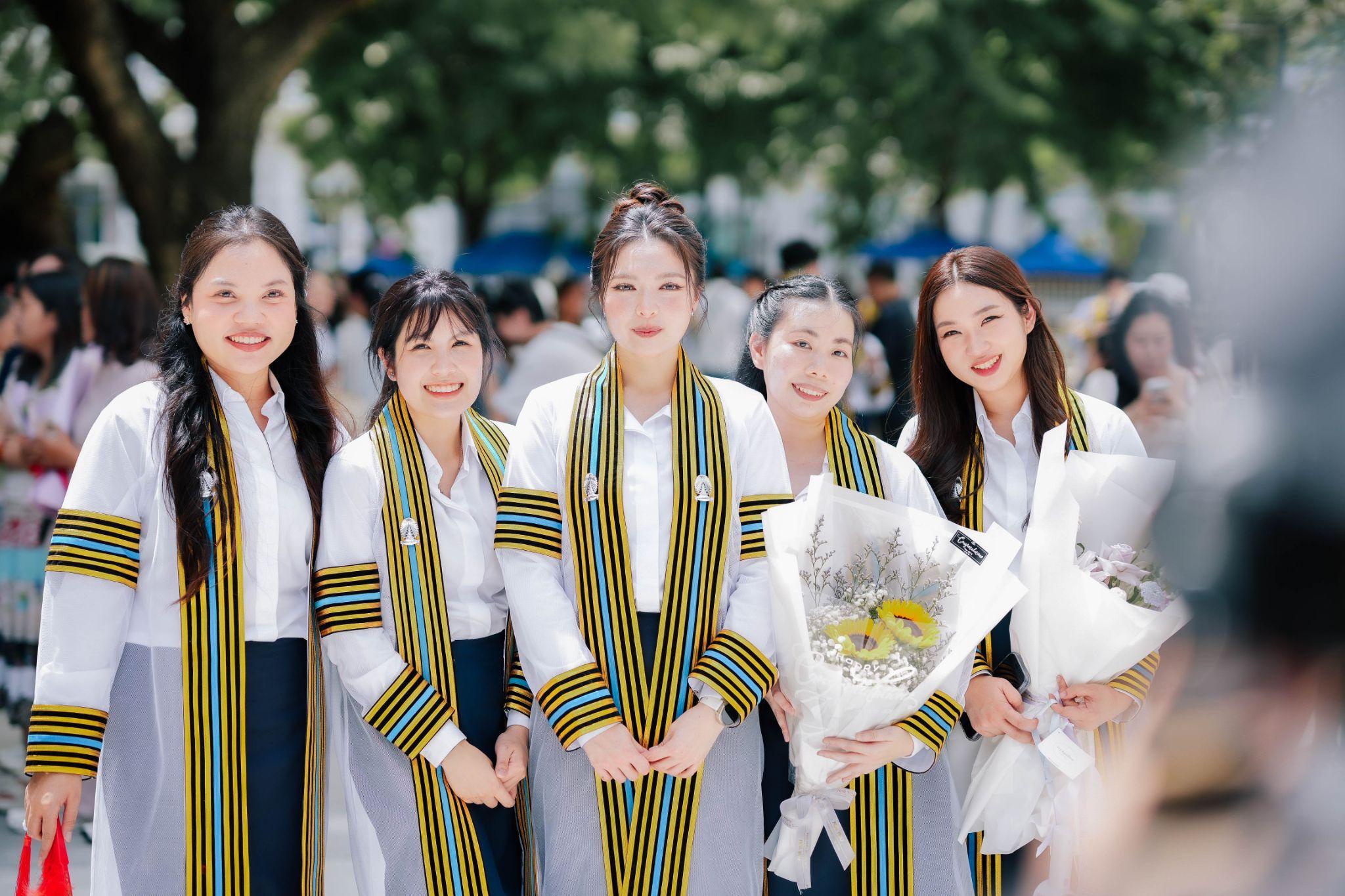 ผลงานรับปริญญา จุฬาลงกรณ์มหาวิทยาลัย โดย lensblur ภาพที่ 5