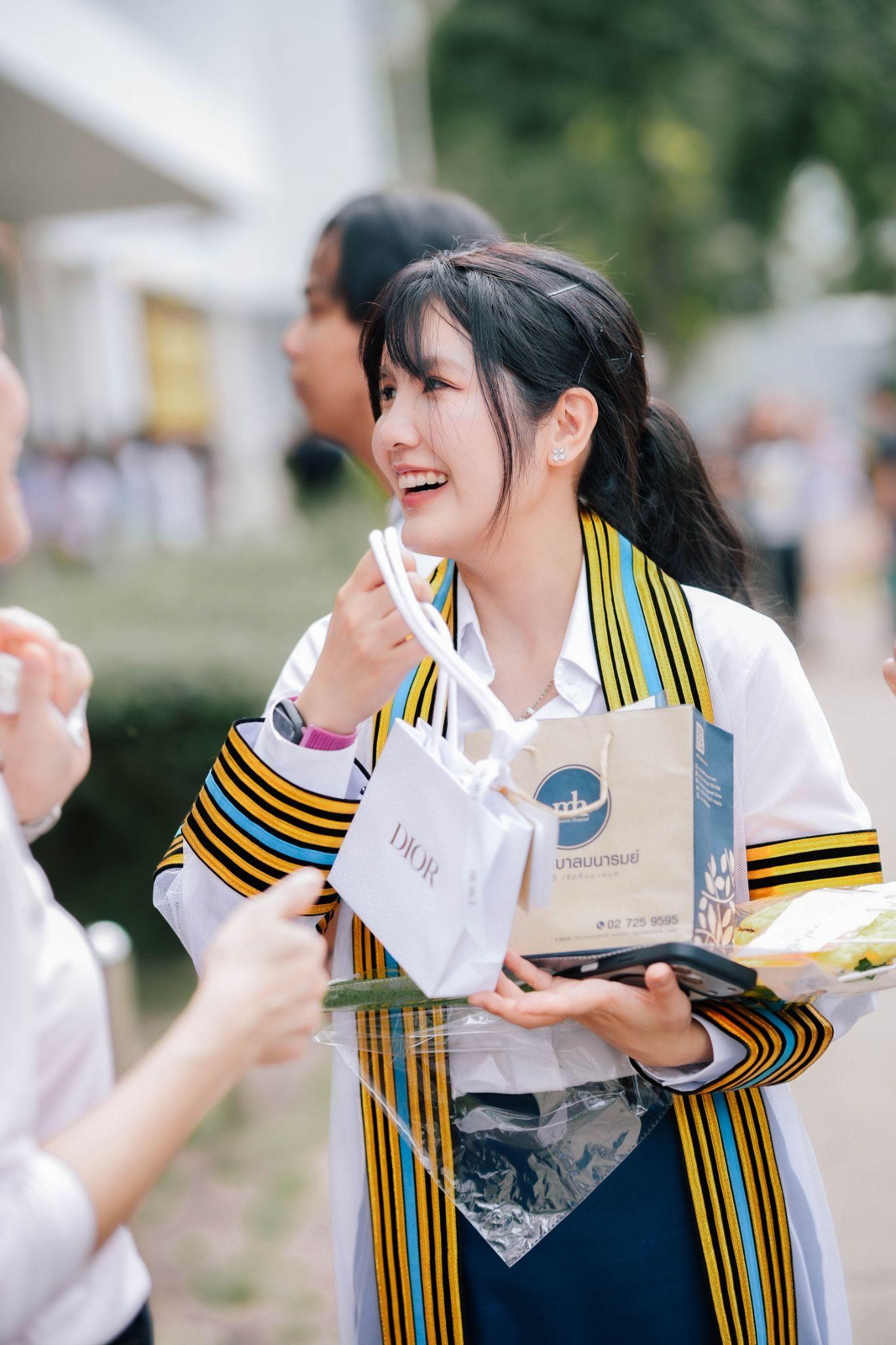 ผลงานรับปริญญา จุฬาลงกรณ์มหาวิทยาลัย โดย lensblur ภาพที่ 12