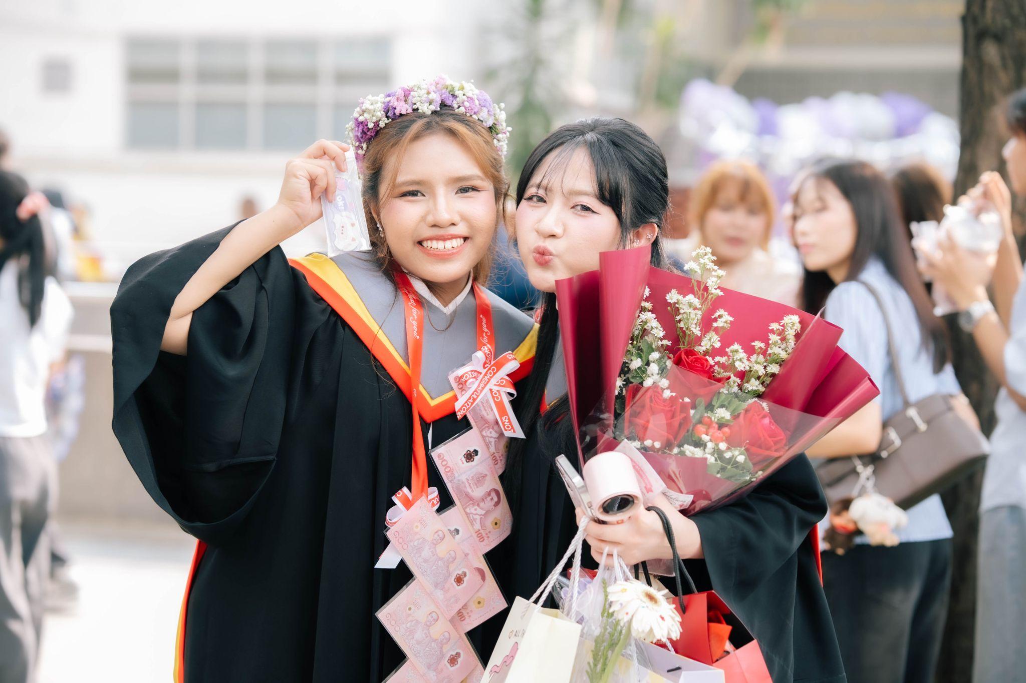 ผลงานรับปริญญา มหาวิทยาลัยศรีนครินทรวิโรฒ โดย lensblur ภาพที่ 8