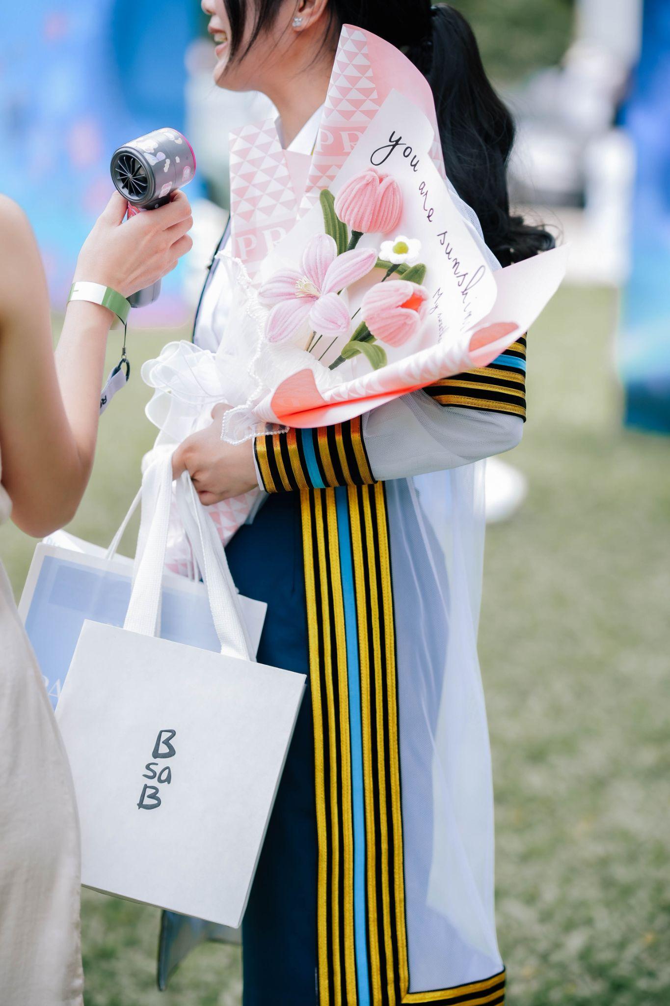 ผลงานรับปริญญา จุฬาลงกรณ์มหาวิทยาลัย โดย lensblur ภาพที่ 2