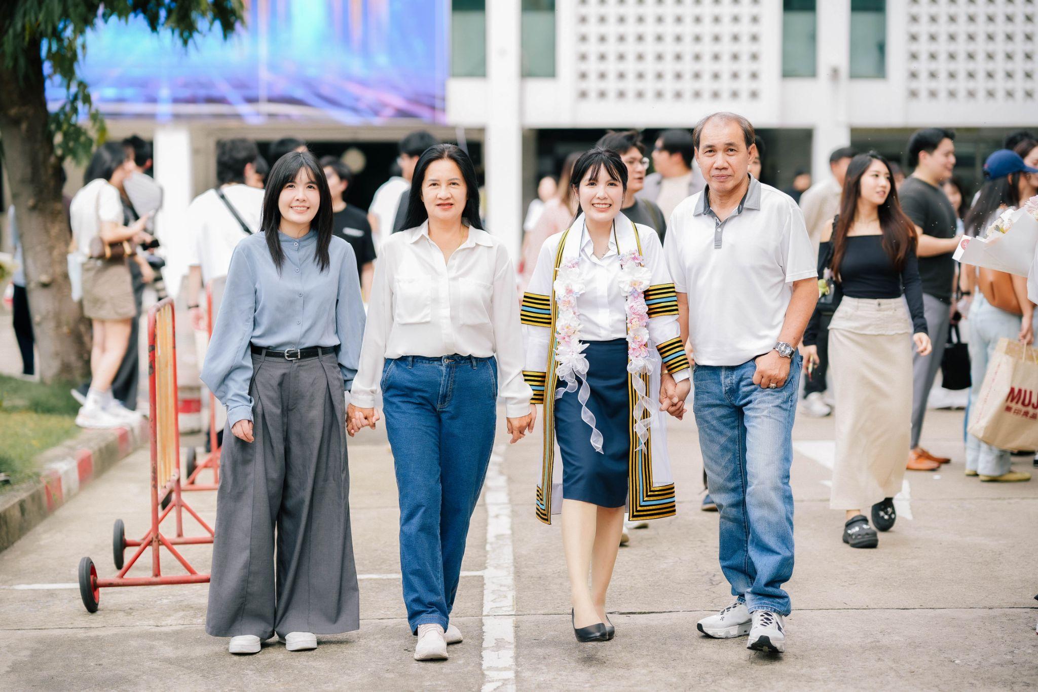 ผลงานรับปริญญา จุฬาลงกรณ์มหาวิทยาลัย โดย lensblur ภาพที่ 18