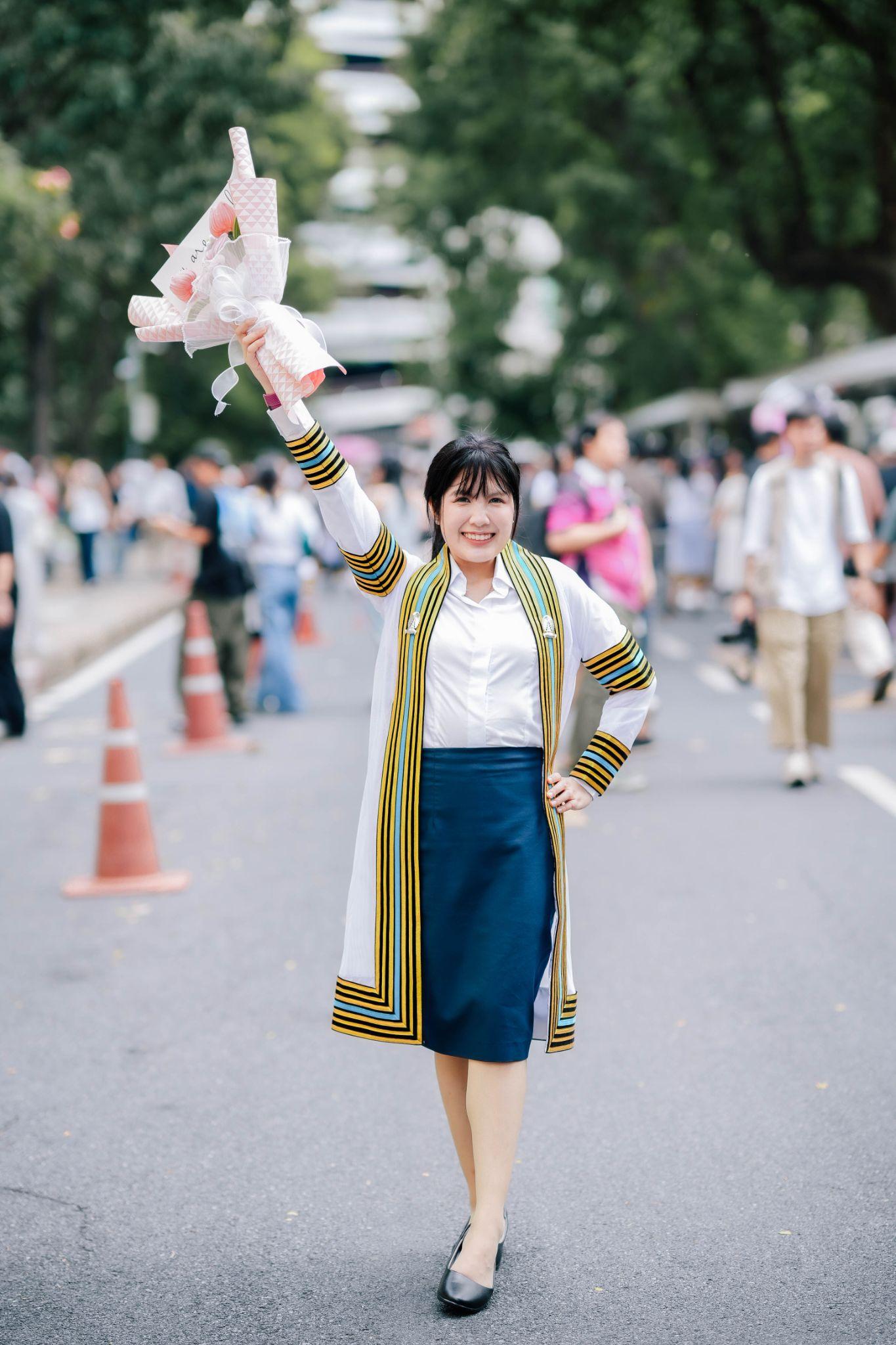ผลงานรับปริญญา จุฬาลงกรณ์มหาวิทยาลัย โดย lensblur ภาพที่ 3