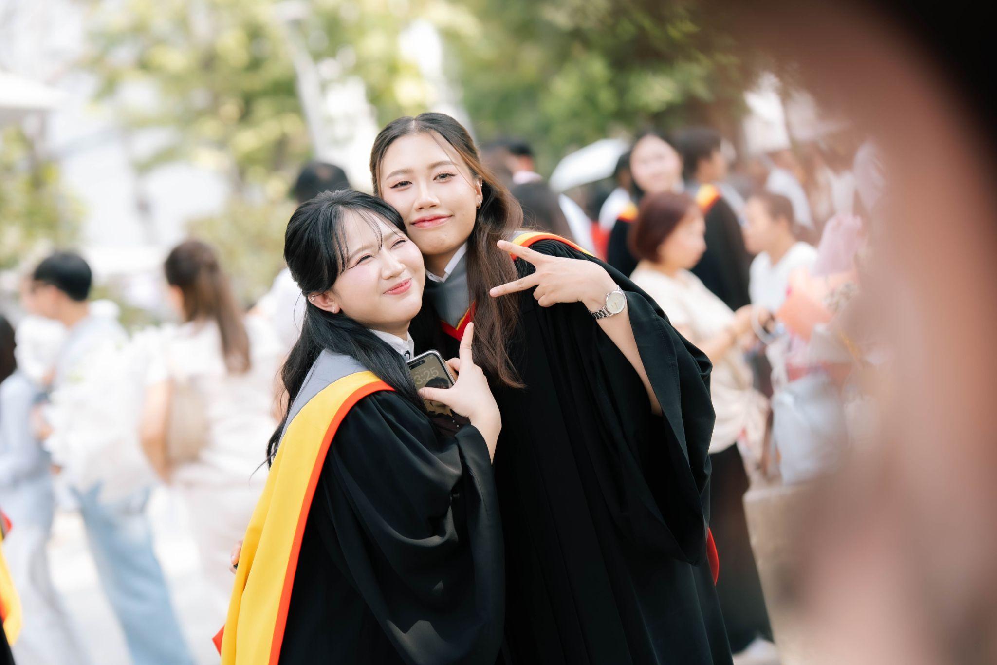 ผลงานรับปริญญา มหาวิทยาลัยศรีนครินทรวิโรฒ โดย lensblur ภาพที่ 20
