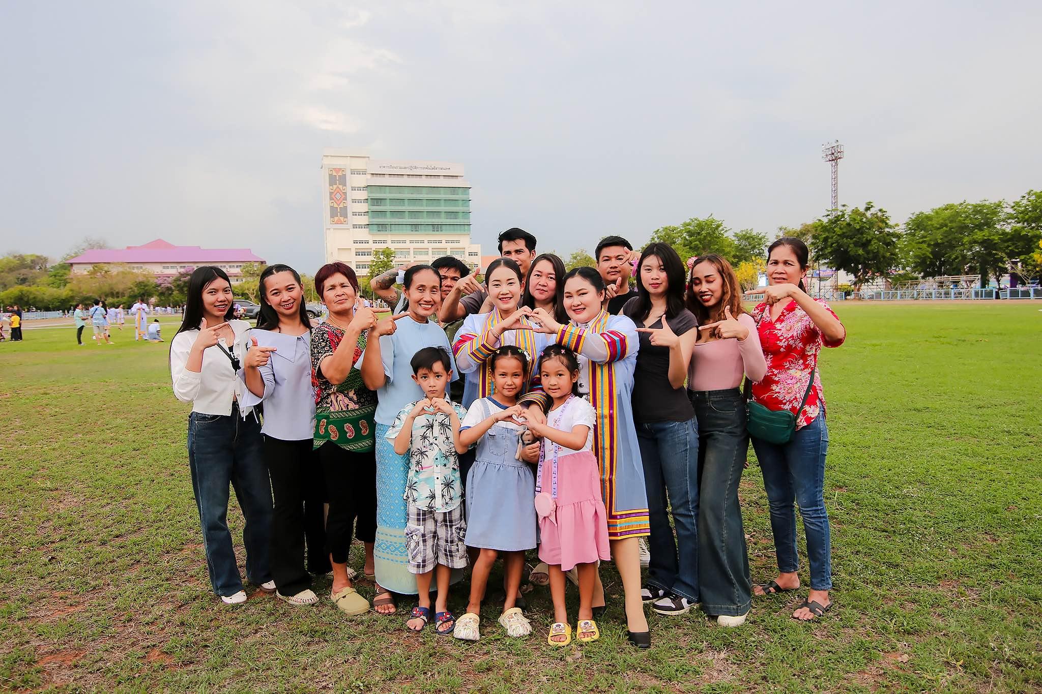 ผลงานรับปริญญา มหาวิทยาลัยกาฬสินธุ์ โดย ผ้าขาวม้าPhoto ภาพที่ 2