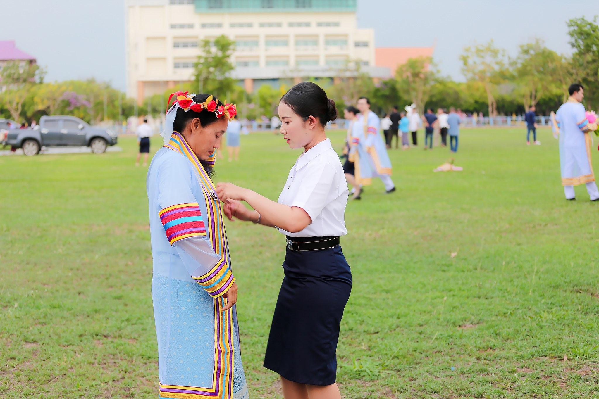 ผลงานรับปริญญา มหาวิทยาลัยกาฬสินธุ์ โดย ผ้าขาวม้าPhoto ภาพที่ 4