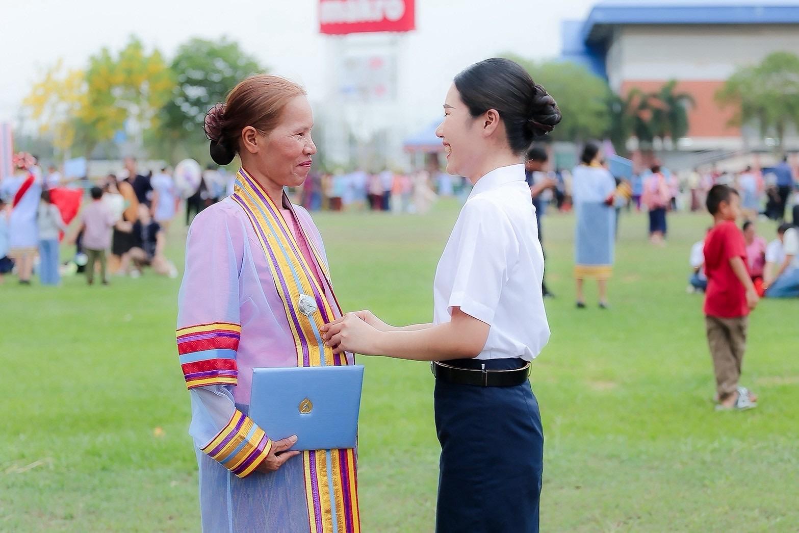 ผลงานรับปริญญา มหาวิทยาลัยกาฬสินธุ์ โดย ผ้าขาวม้าPhoto ภาพที่ 8