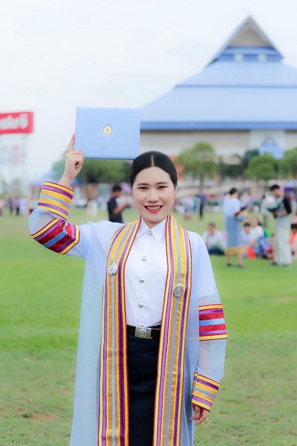 ผลงานรับปริญญา มหาวิทยาลัยกาฬสินธุ์ โดย ผ้าขาวม้าPhoto ภาพที่ 4