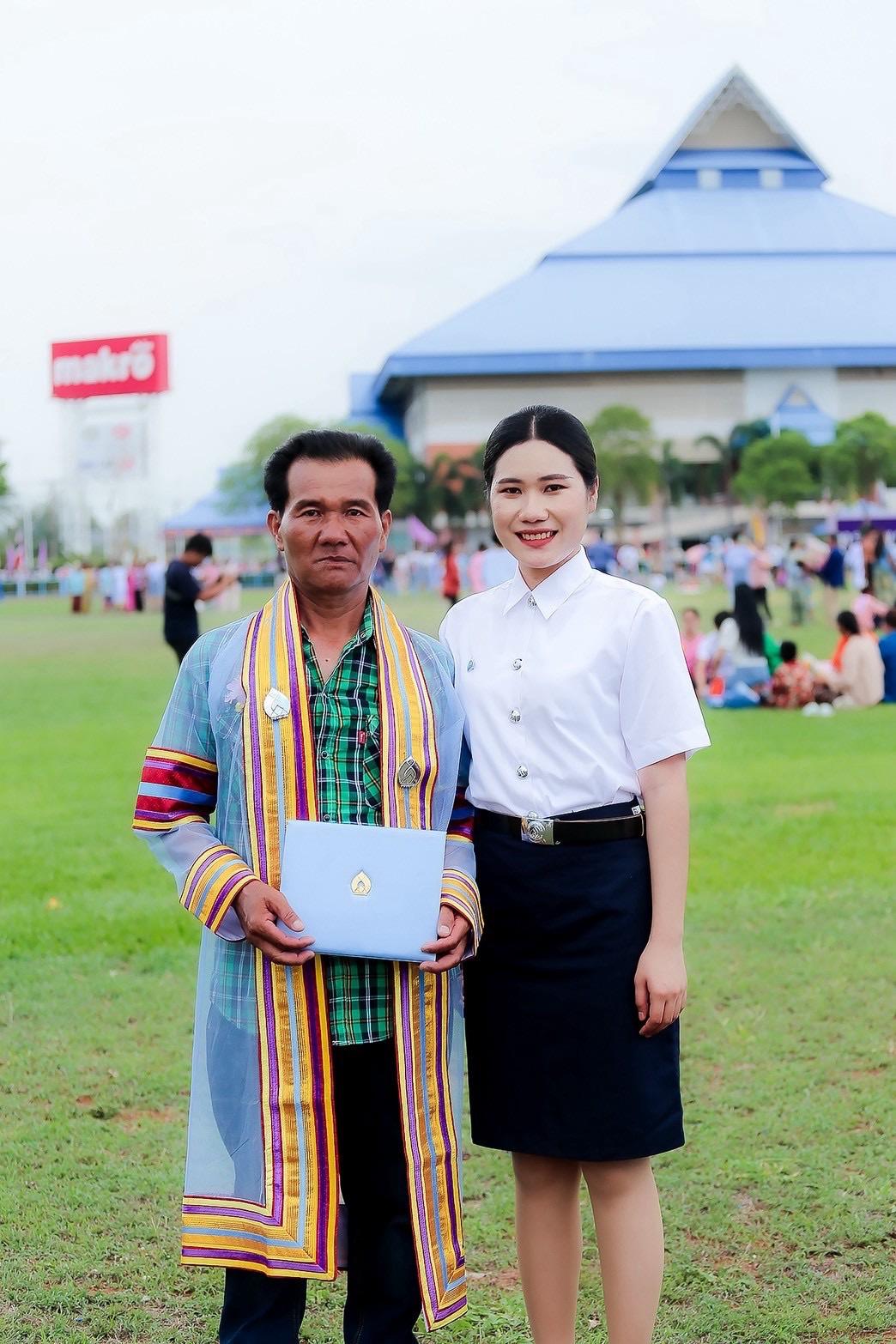 ผลงานรับปริญญา มหาวิทยาลัยกาฬสินธุ์ โดย ผ้าขาวม้าPhoto ภาพที่ 7