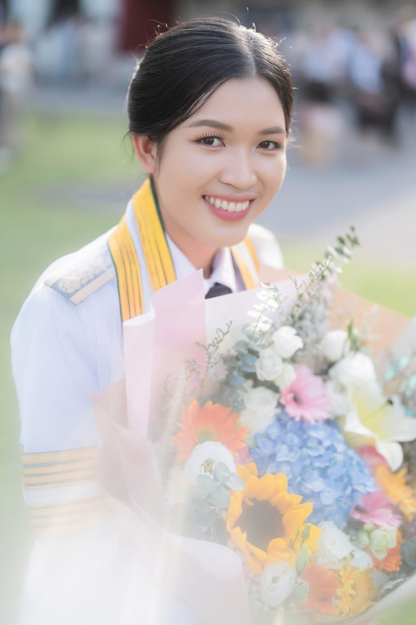ผลงานรับปริญญา มหาวิทยาลัยนวมินทราธิราช โดย PeyuttFoto ภาพที่ 1