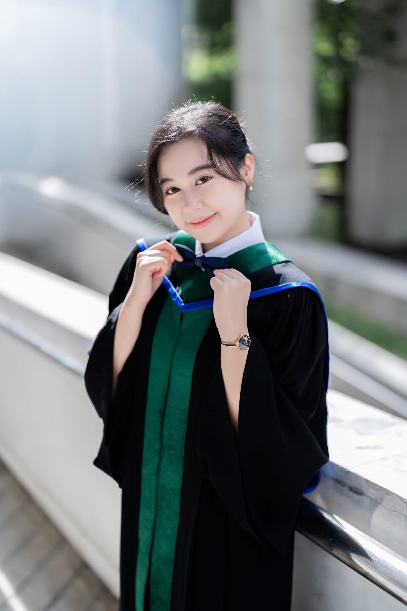 ผลงานรับปริญญา โดย PeyuttFoto ภาพที่ 4