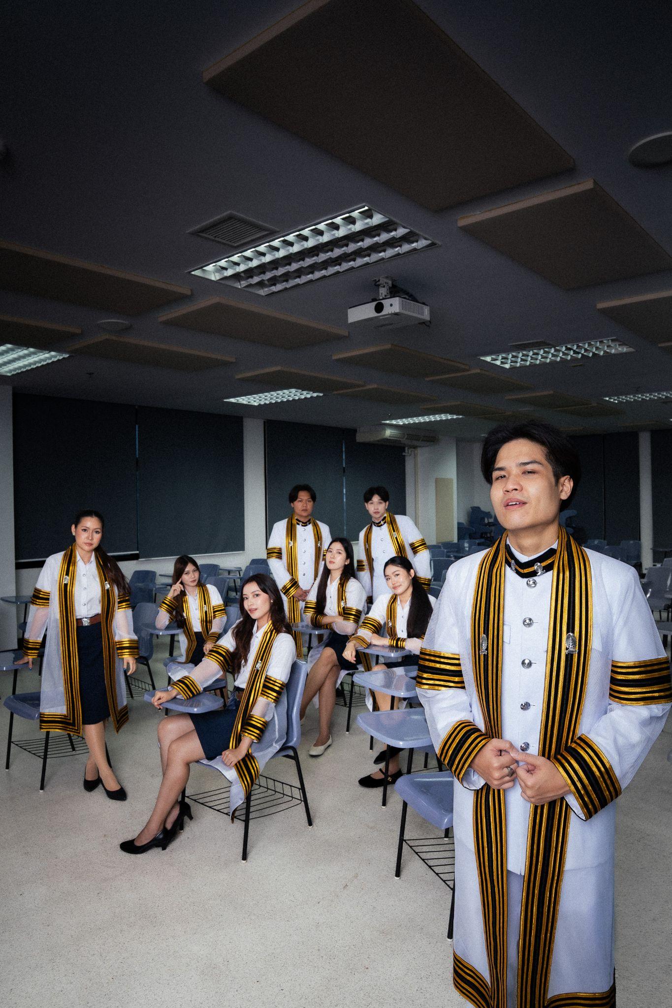 ผลงานรับปริญญา โดย Khamy.ist ภาพที่ 3