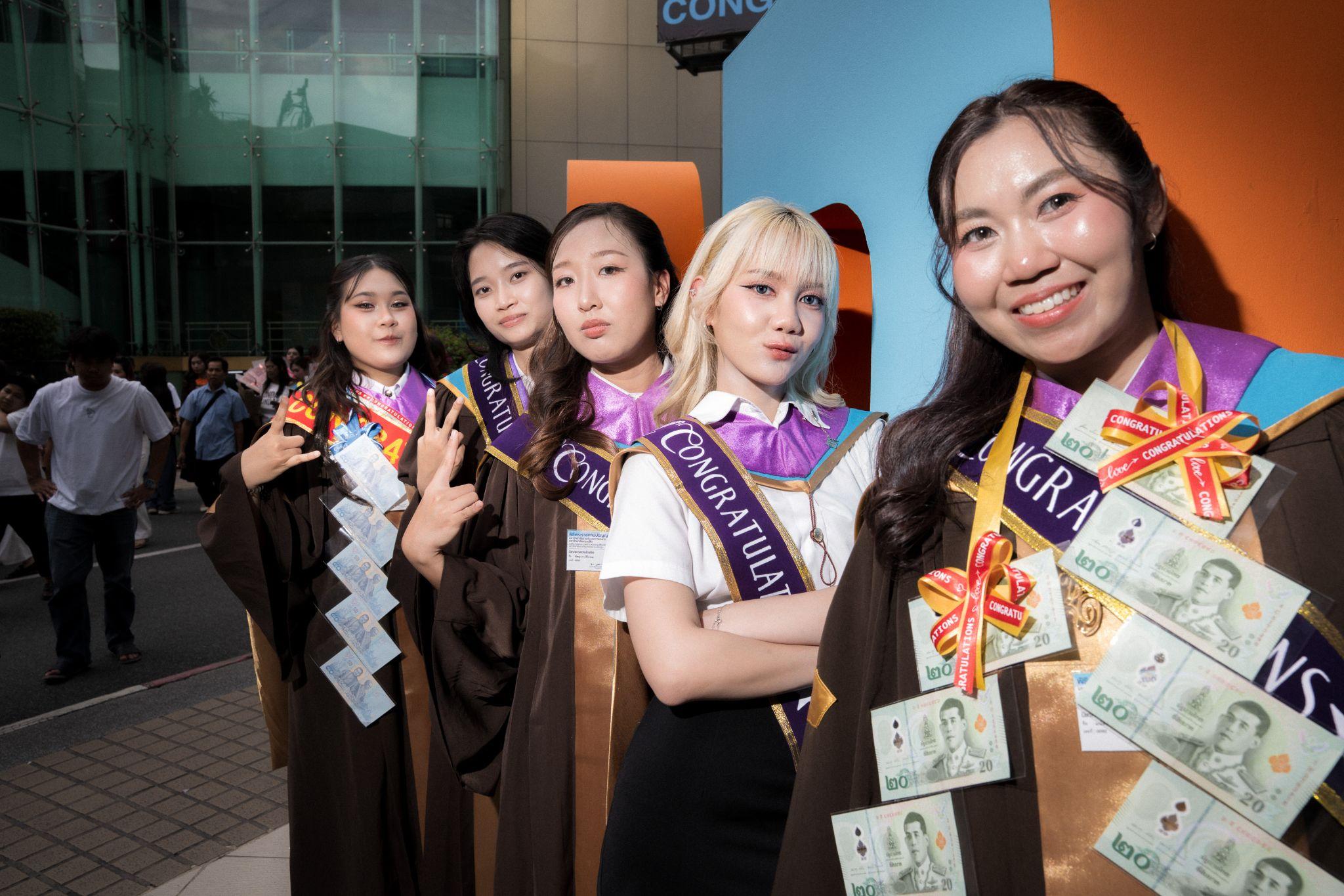 ผลงานรับปริญญา มหาวิทยาลัยสวนดุสิต โดย Khamy.ist ภาพที่ 5