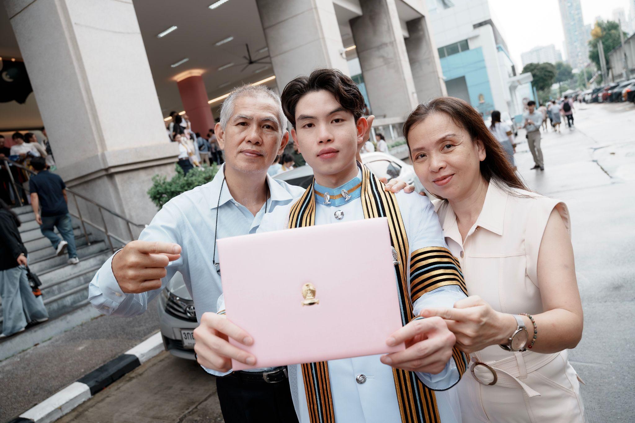 ผลงานรับปริญญา จุฬาลงกรณ์มหาวิทยาลัย โดย Khamy.ist ภาพที่ 2
