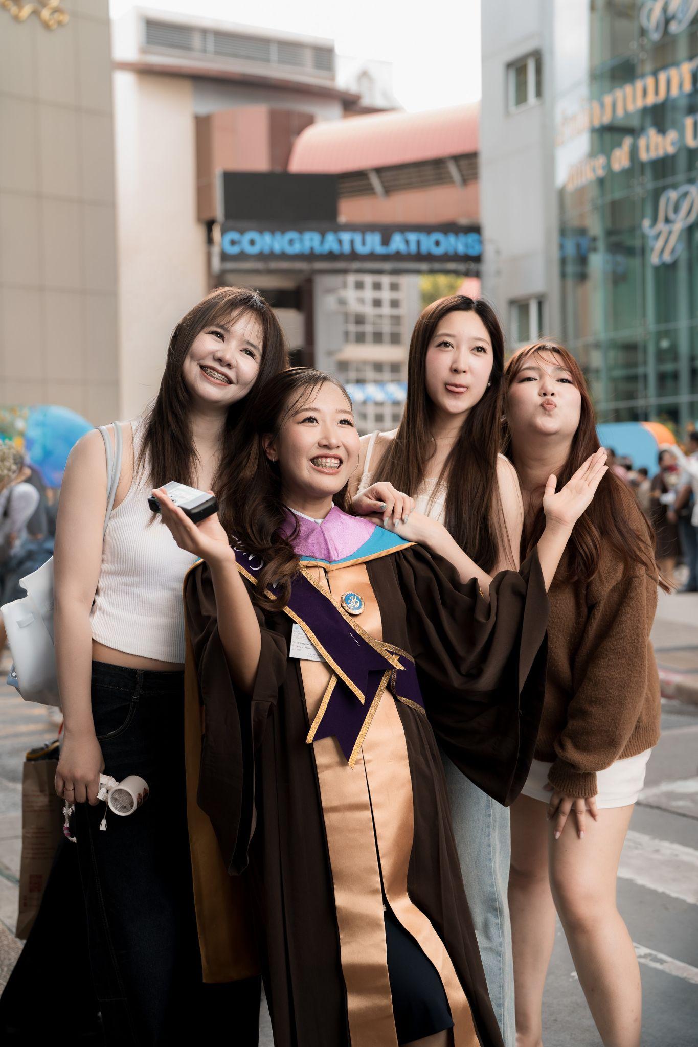 ผลงานรับปริญญา มหาวิทยาลัยสวนดุสิต โดย Khamy.ist ภาพที่ 14