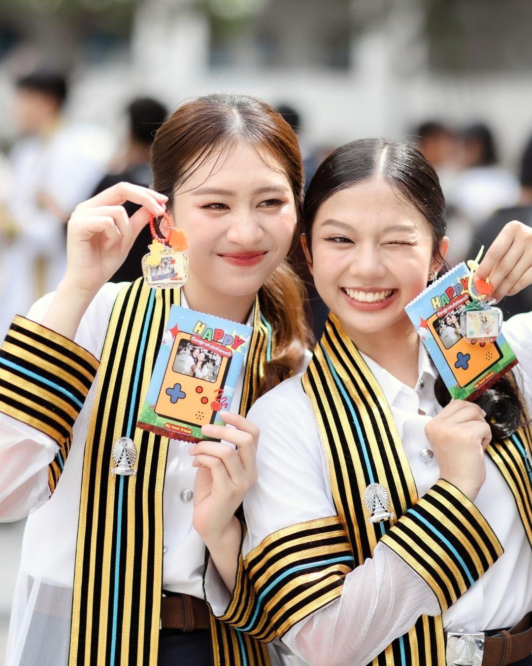 ผลงานรับปริญญา จุฬาลงกรณ์มหาวิทยาลัย โดย roj_tkphoto ภาพที่ 2