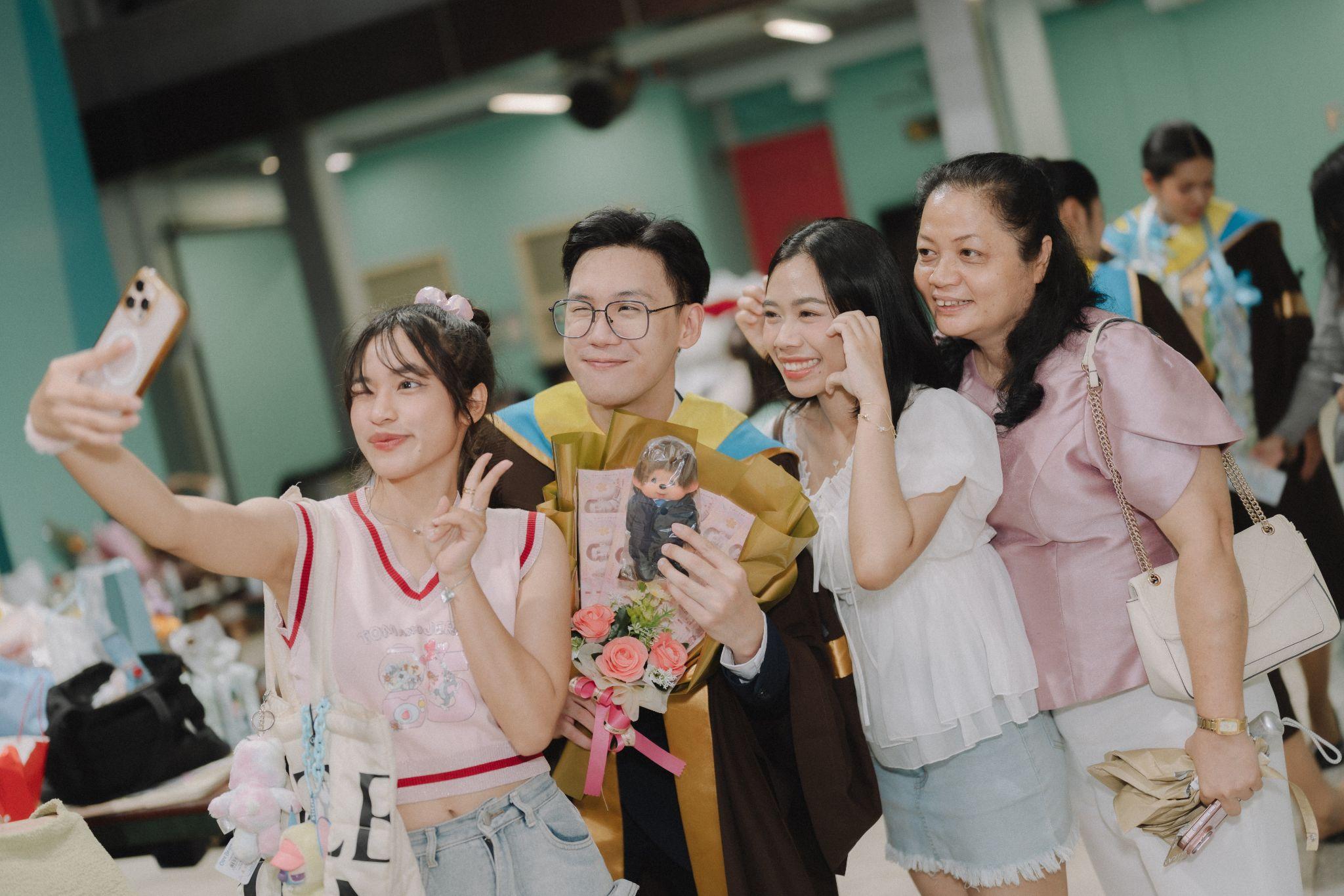 ผลงานรับปริญญา มหาวิทยาลัยสวนดุสิต โดย Bewaperture ภาพที่ 15