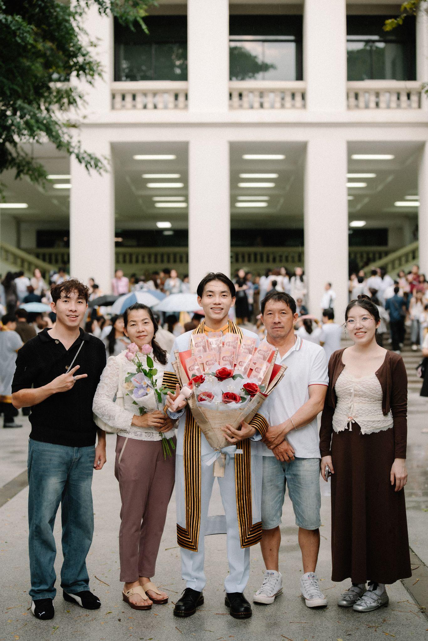 ผลงานรับปริญญา จุฬาลงกรณ์มหาวิทยาลัย โดย Bewaperture ภาพที่ 3