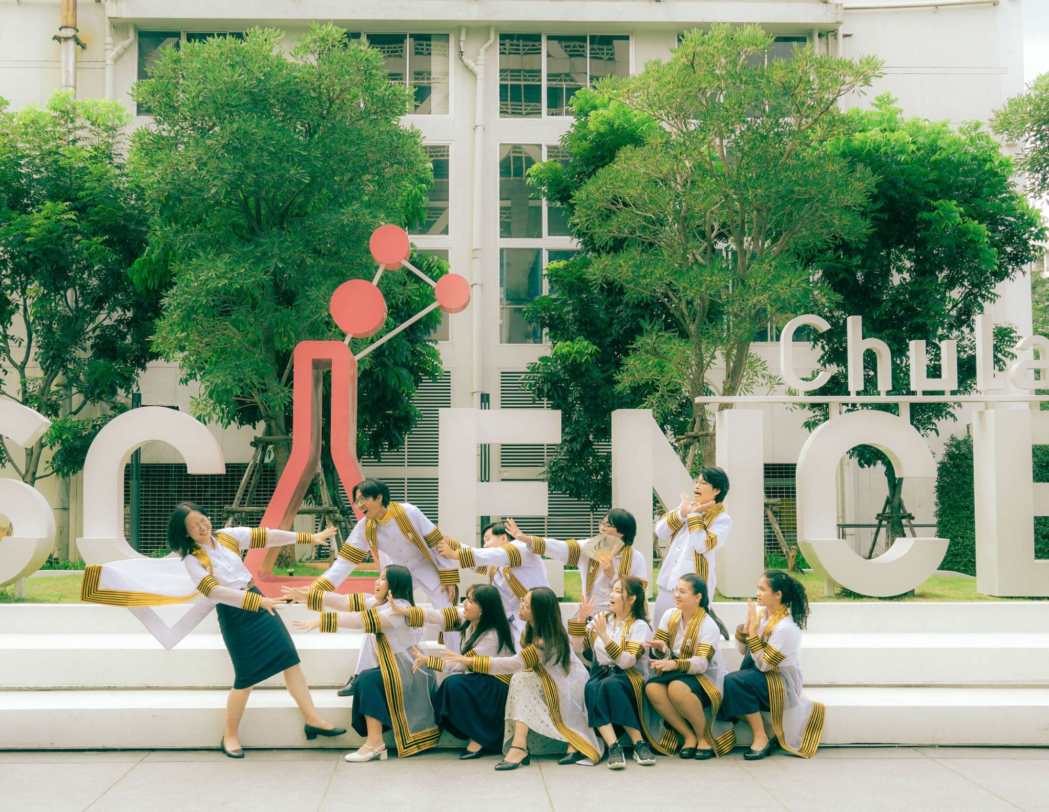 ผลงานรับปริญญา จุฬาลงกรณ์มหาวิทยาลัย โดย Mmilkiphoto ภาพที่ 12
