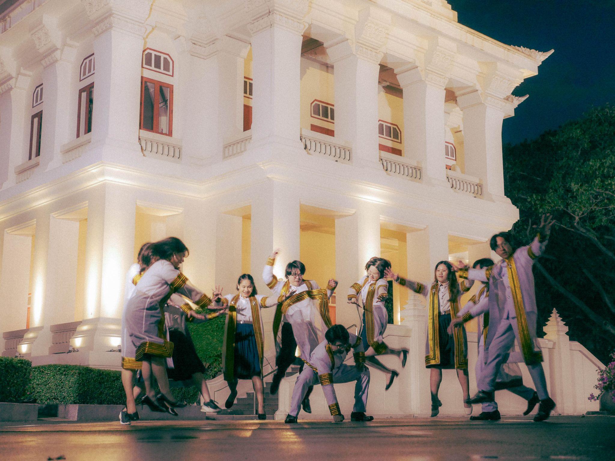 ผลงานรับปริญญา จุฬาลงกรณ์มหาวิทยาลัย โดย Mmilkiphoto ภาพที่ 1