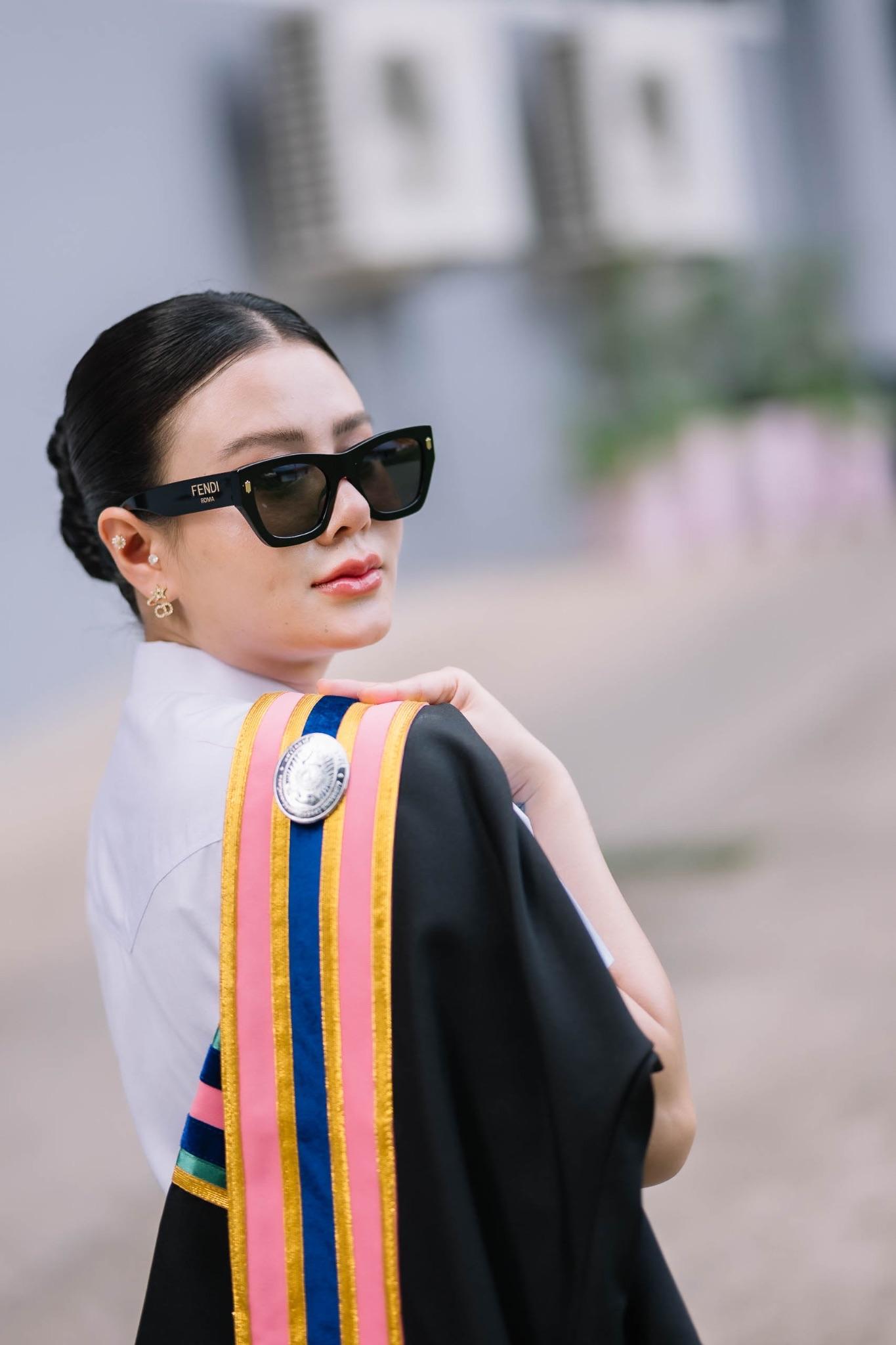 ผลงานรับปริญญา มหาวิทยาลัยราชภัฏกาญจนบุรี โดย Nothingbutshoot ภาพที่ 1