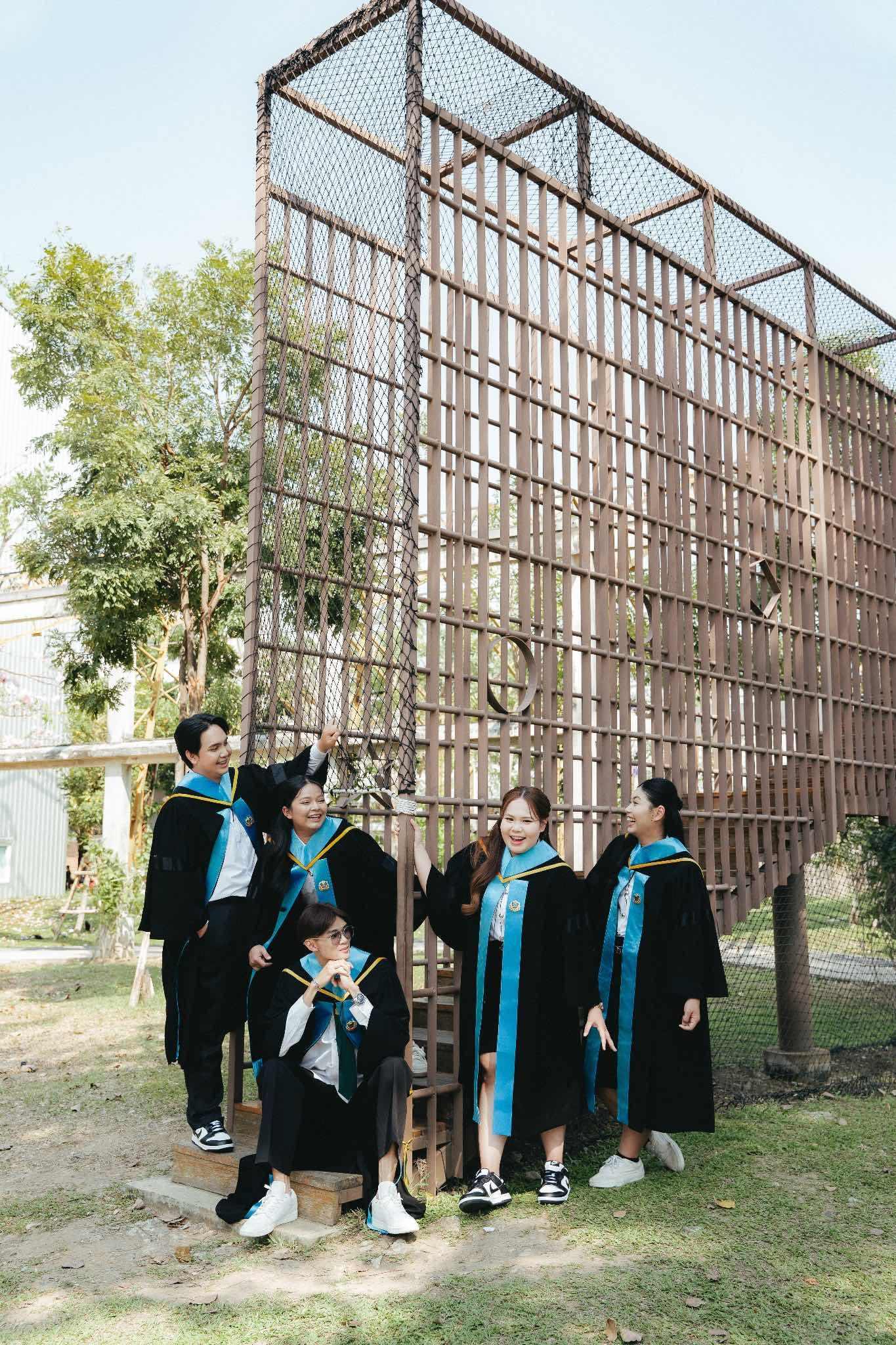ผลงานรับปริญญา สถาบันการจัดการปัญญาภิวัฒน์ โดย Nothingbutshoot ภาพที่ 2