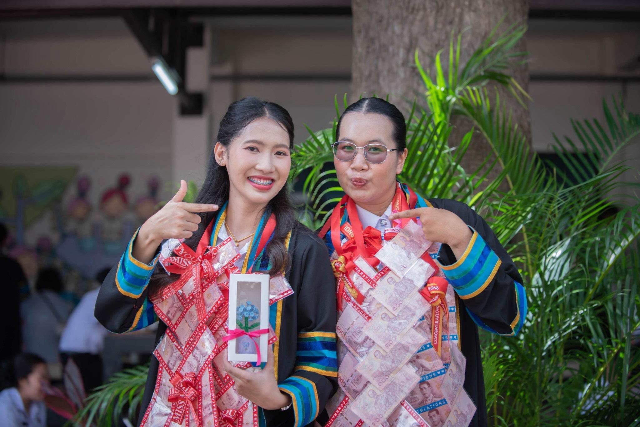 ผลงานรับปริญญา มหาวิทยาลัยราชภัฏอุตรดิตถ์ โดย โบว์ ภาพที่ 14