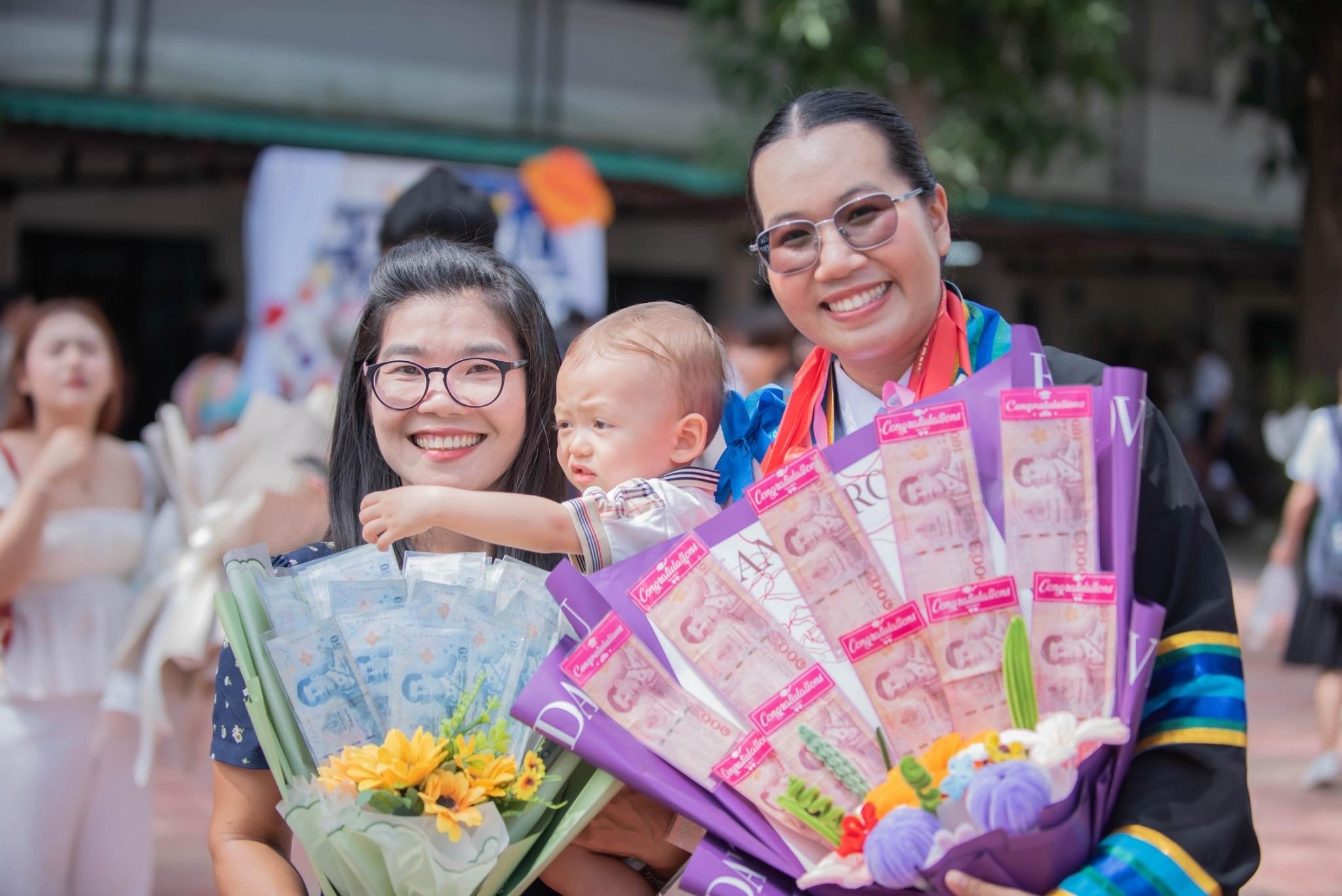 ผลงานรับปริญญา มหาวิทยาลัยราชภัฏอุตรดิตถ์ โดย โบว์ ภาพที่ 15