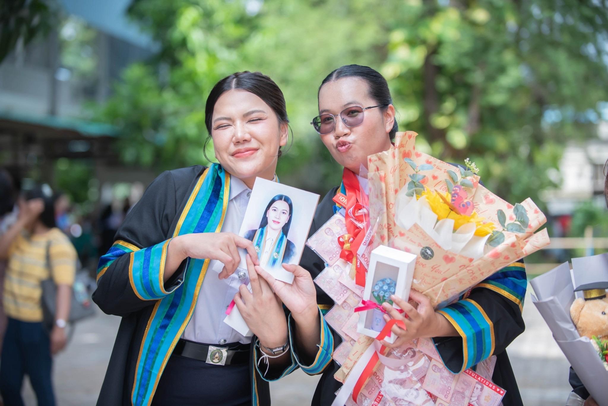 ผลงานรับปริญญา มหาวิทยาลัยราชภัฏอุตรดิตถ์ โดย โบว์ ภาพที่ 13