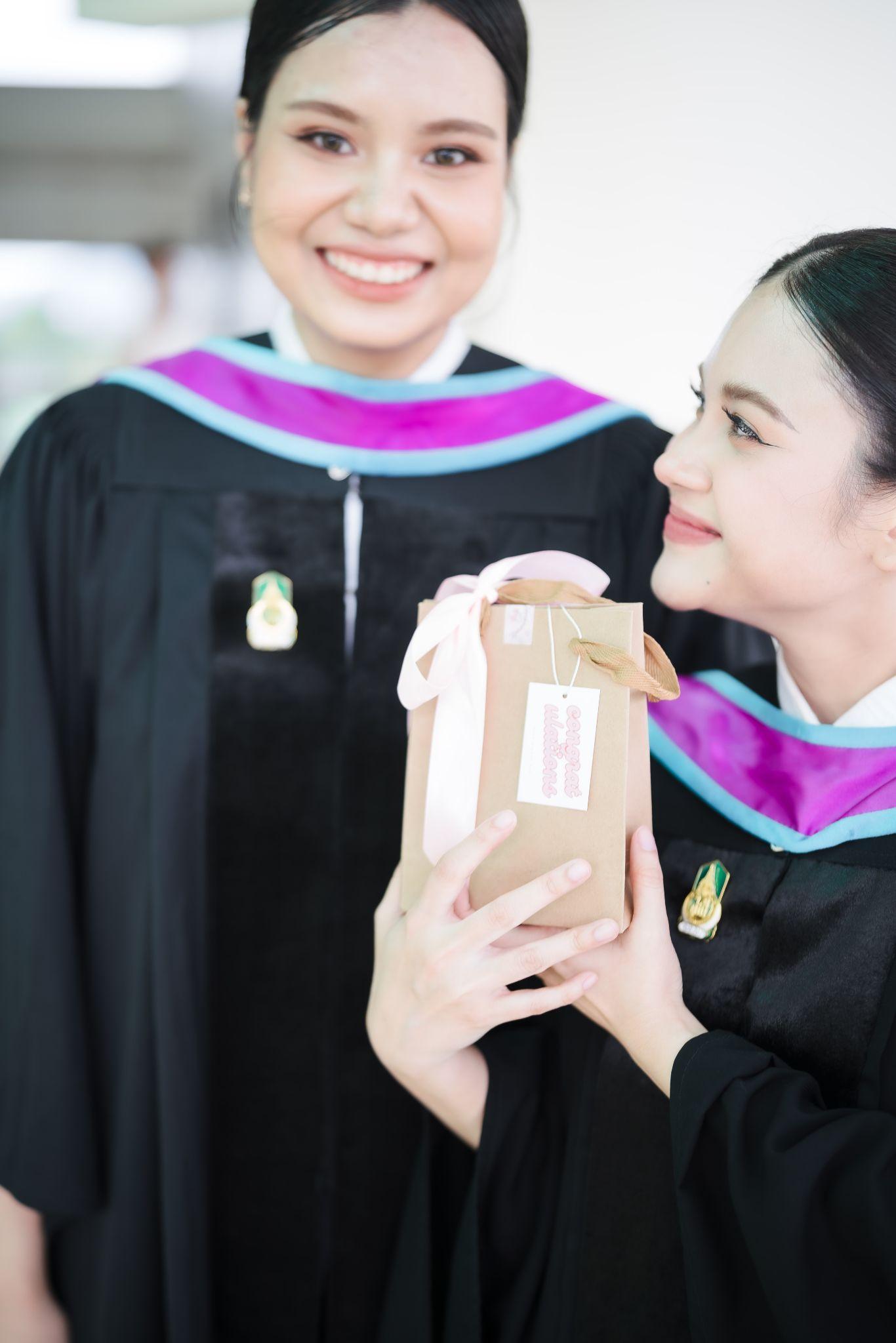 ผลงานรับปริญญา มหาวิทยาลัยสงขลานครินทร์ โดย นุตประวีณ การภาพ ภาพที่ 6