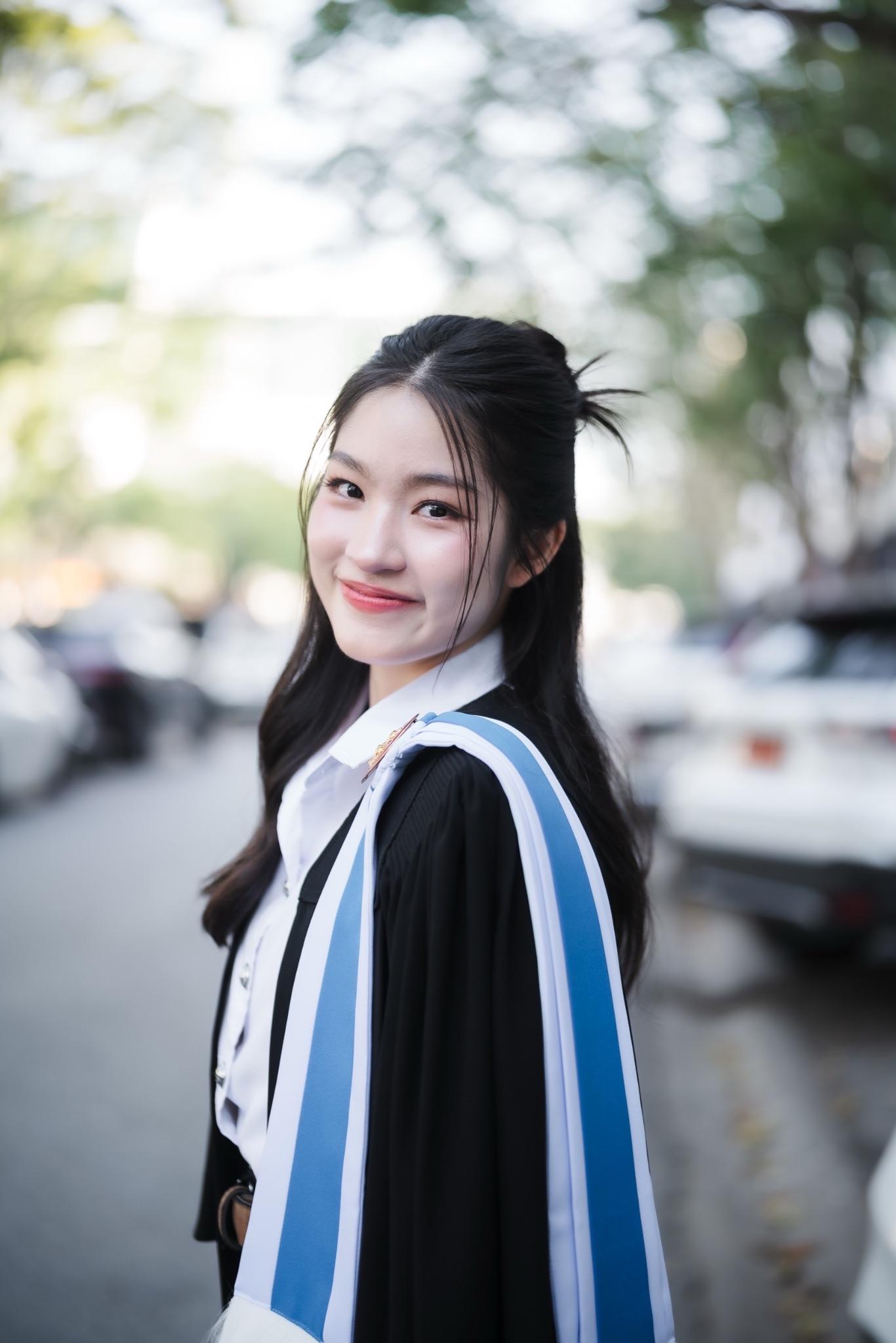 ผลงานรับปริญญา มหาวิทยาลัยธรรมศาสตร์ โดย นุตประวีณ การภาพ ภาพที่ 11