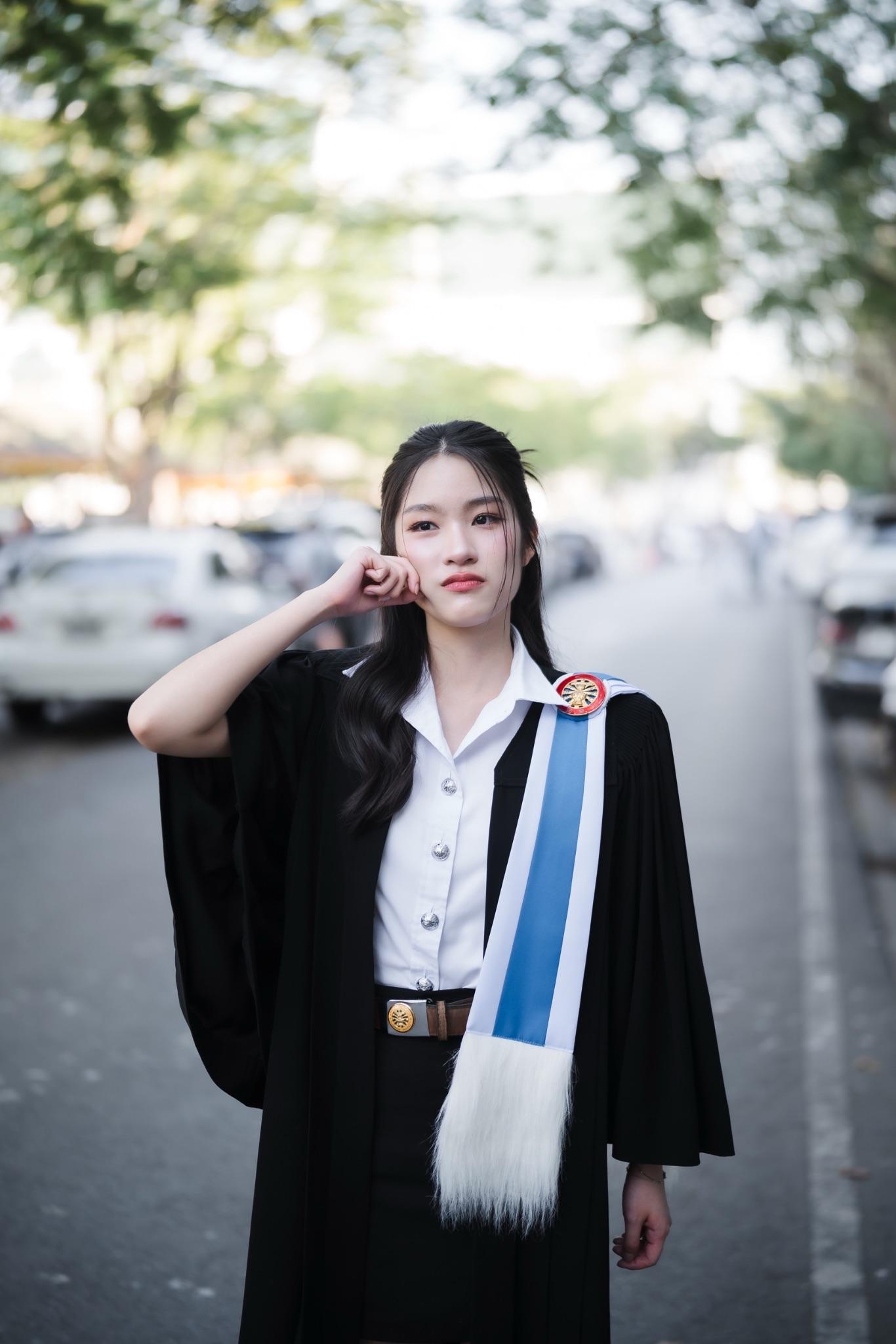 ผลงานรับปริญญา มหาวิทยาลัยธรรมศาสตร์ โดย นุตประวีณ การภาพ ภาพที่ 6