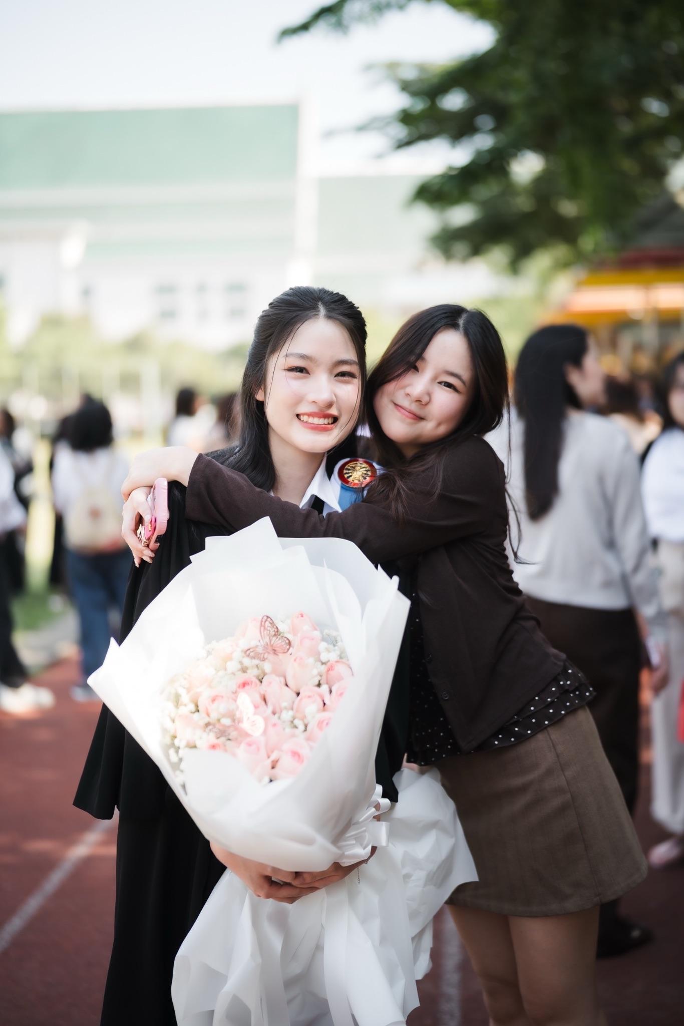 ผลงานรับปริญญา มหาวิทยาลัยธรรมศาสตร์ โดย นุตประวีณ การภาพ ภาพที่ 16