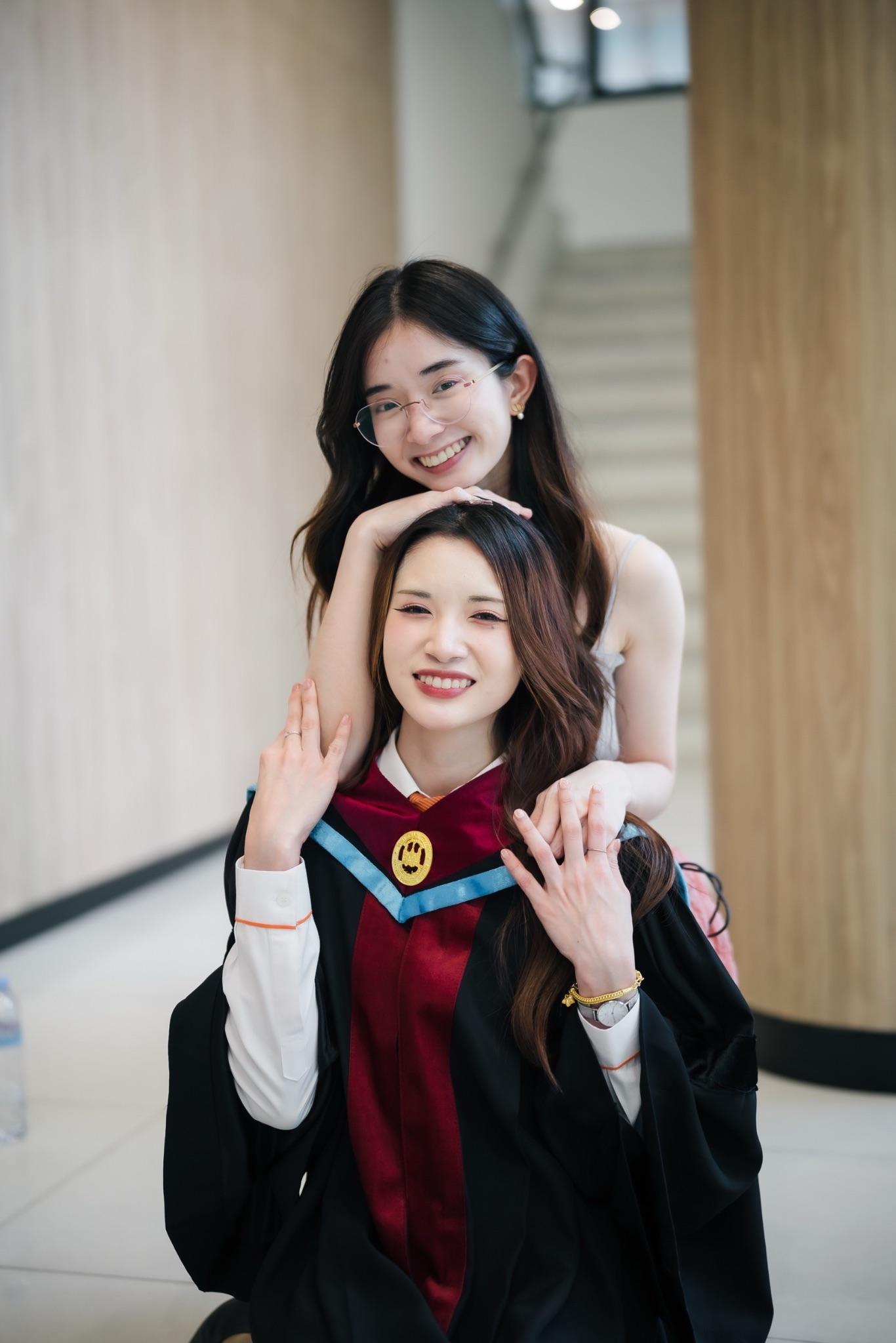 ผลงานรับปริญญา วิทยาลัยดุสิตธานี โดย นุตประวีณ การภาพ ภาพที่ 18