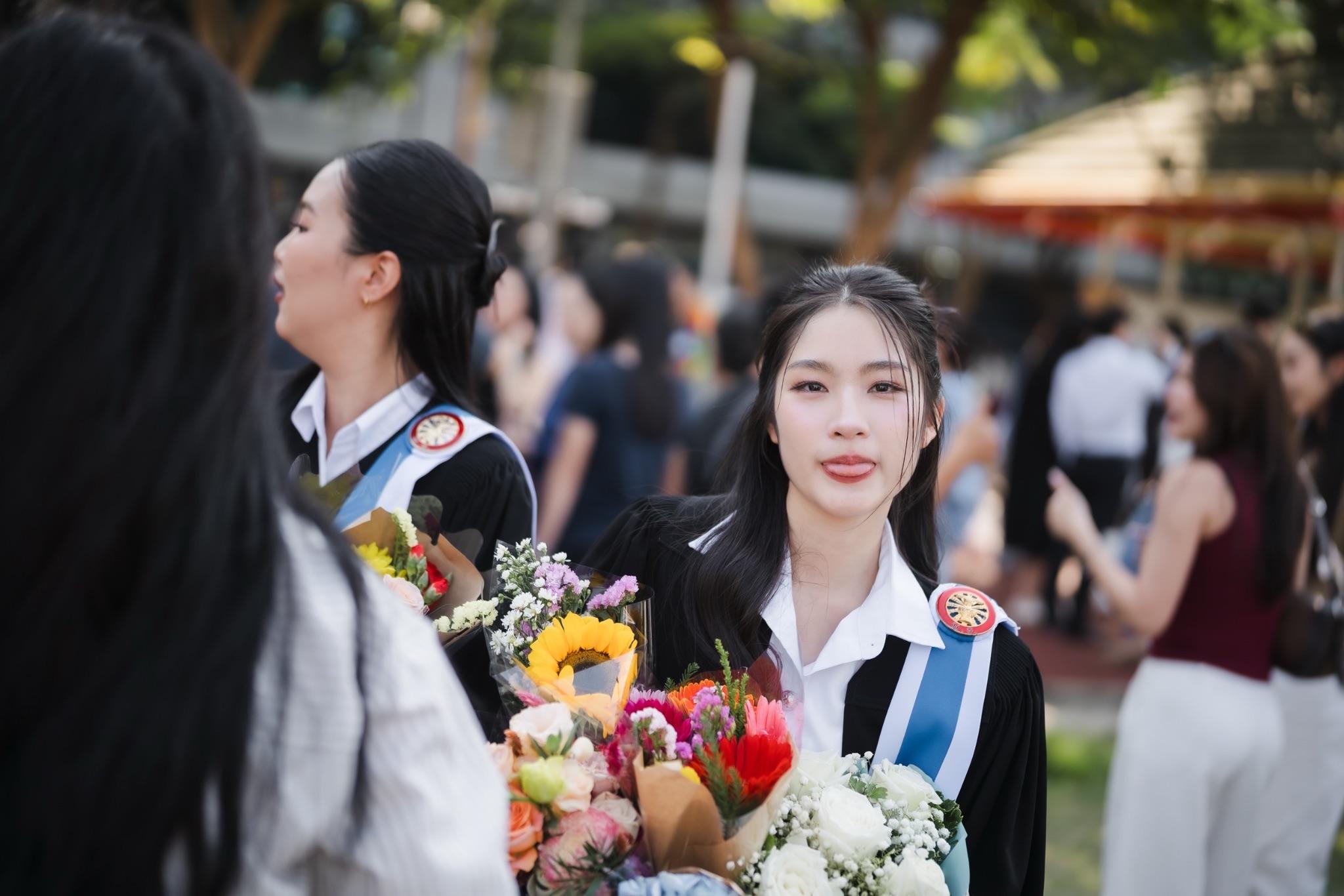 ผลงานรับปริญญา มหาวิทยาลัยธรรมศาสตร์ โดย นุตประวีณ การภาพ ภาพที่ 4
