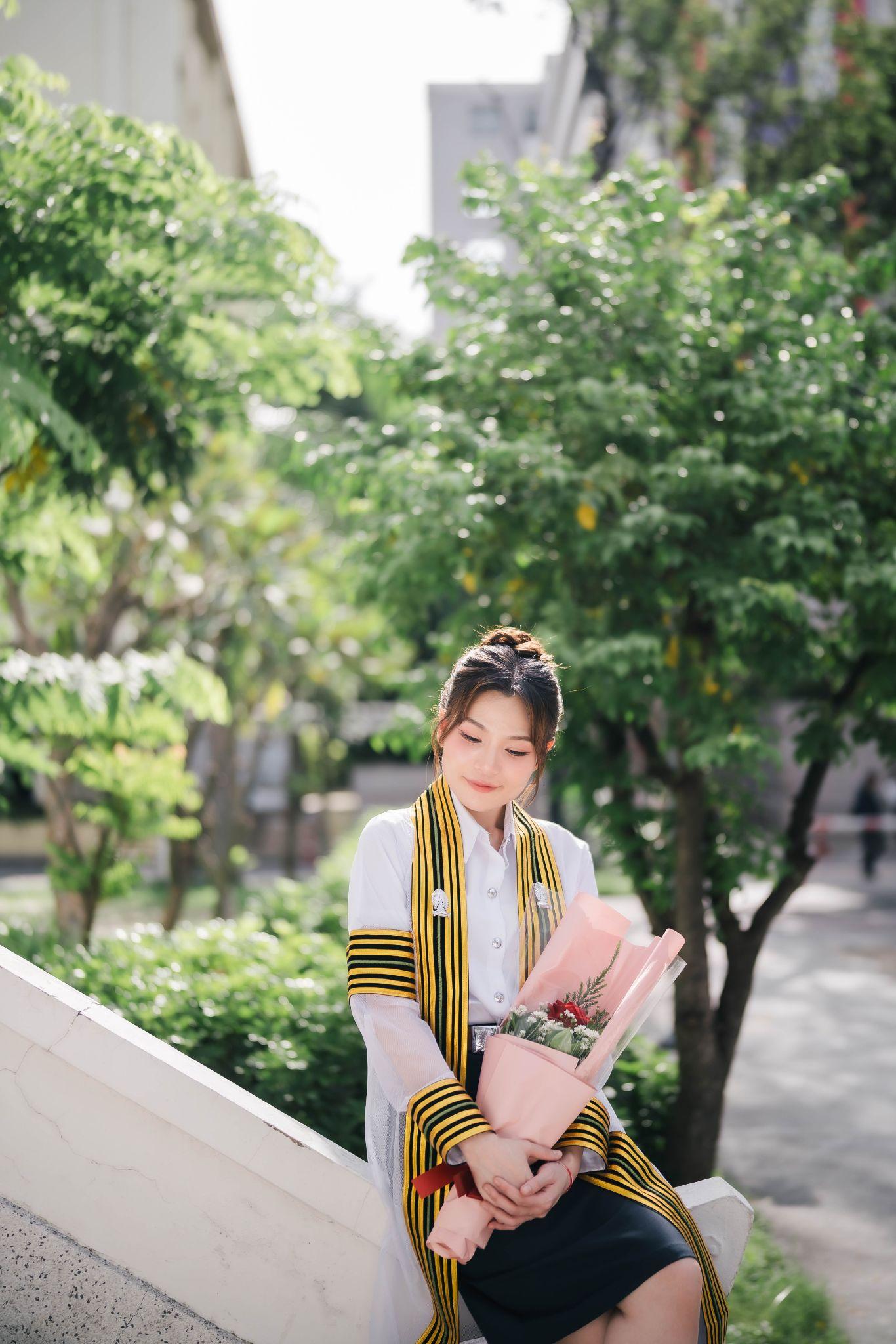 ผลงานรับปริญญา จุฬาลงกรณ์มหาวิทยาลัย โดย นุตประวีณ การภาพ ภาพที่ 2