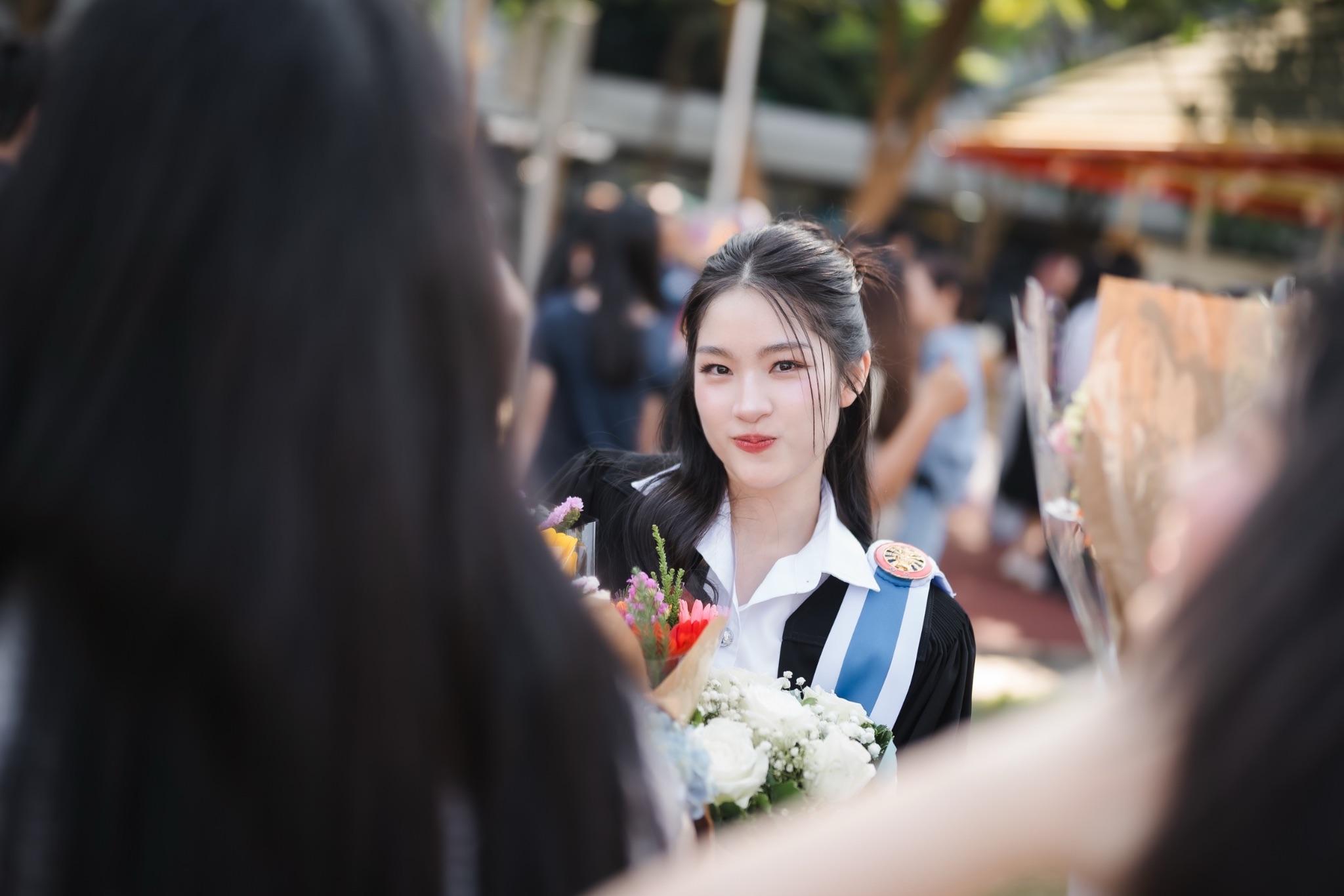 ผลงานรับปริญญา มหาวิทยาลัยธรรมศาสตร์ โดย นุตประวีณ การภาพ ภาพที่ 10