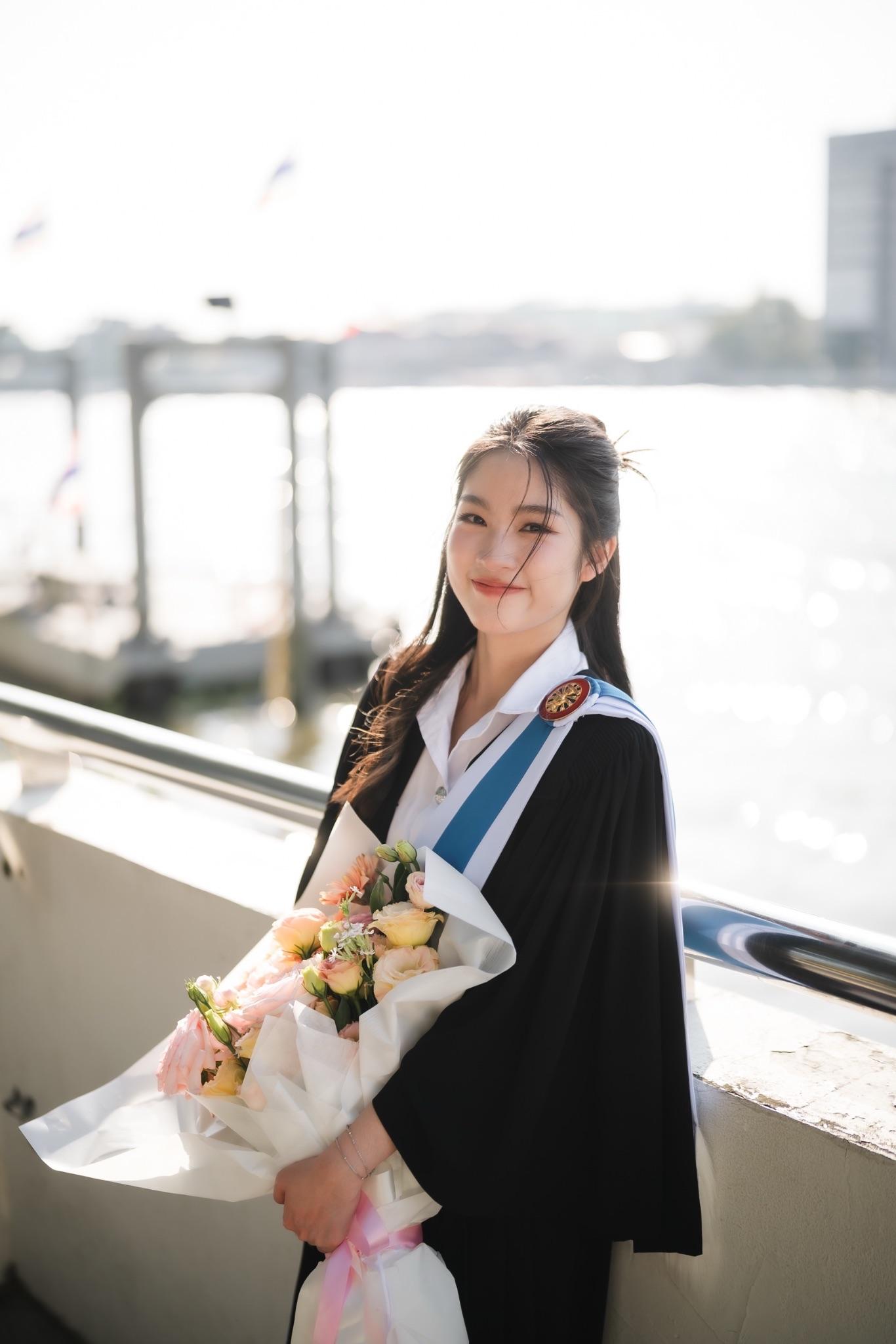ผลงานรับปริญญา มหาวิทยาลัยธรรมศาสตร์ โดย นุตประวีณ การภาพ ภาพที่ 12