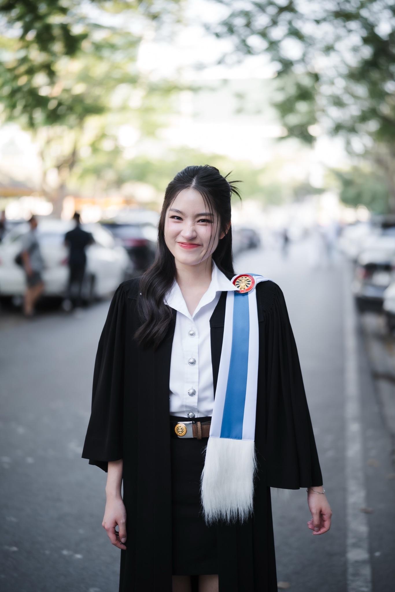 ผลงานรับปริญญา มหาวิทยาลัยธรรมศาสตร์ โดย นุตประวีณ การภาพ ภาพที่ 7