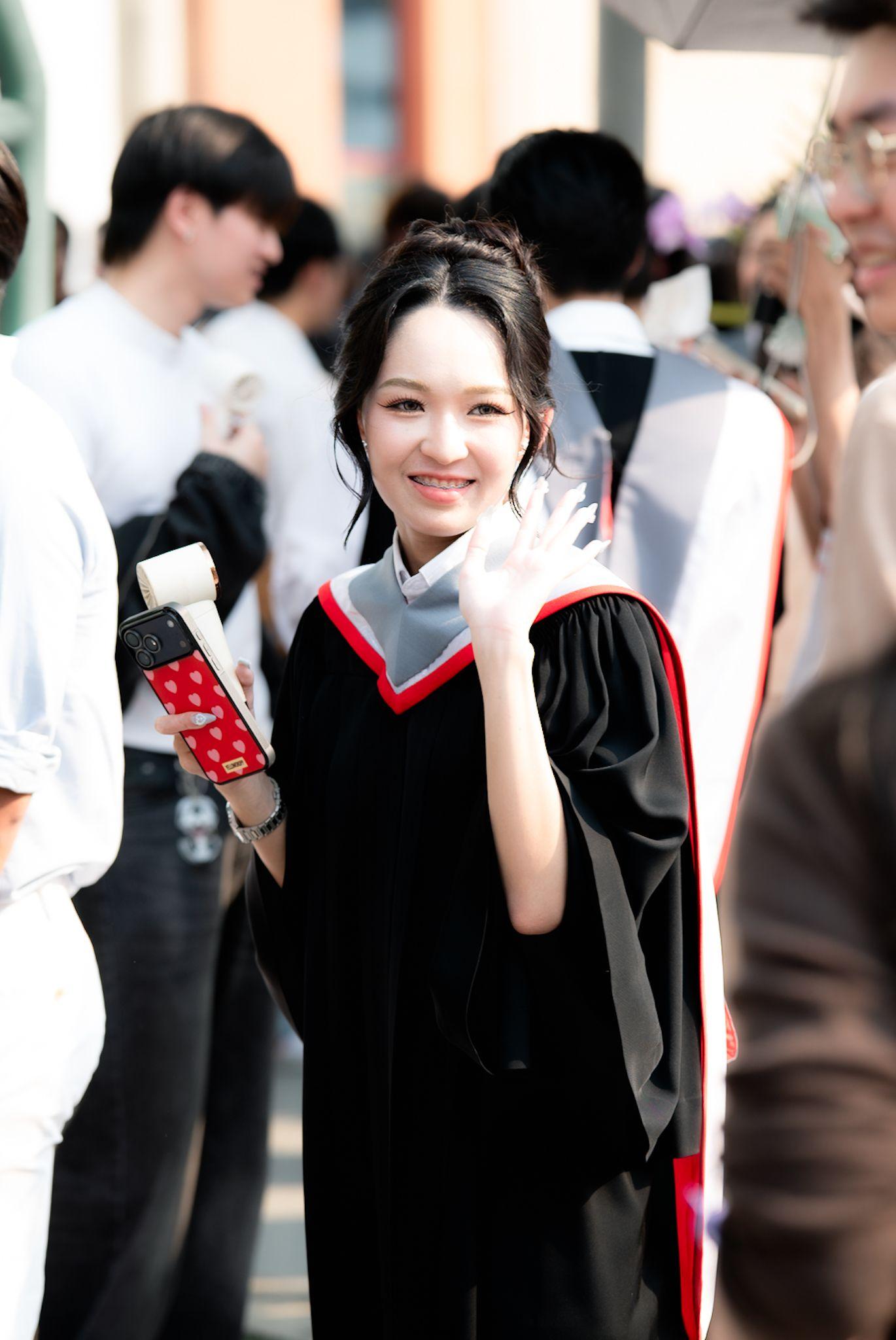 ผลงานรับปริญญา มหาวิทยาลัยศรีนครินทรวิโรฒ โดย Sunlyyy ภาพที่ 2